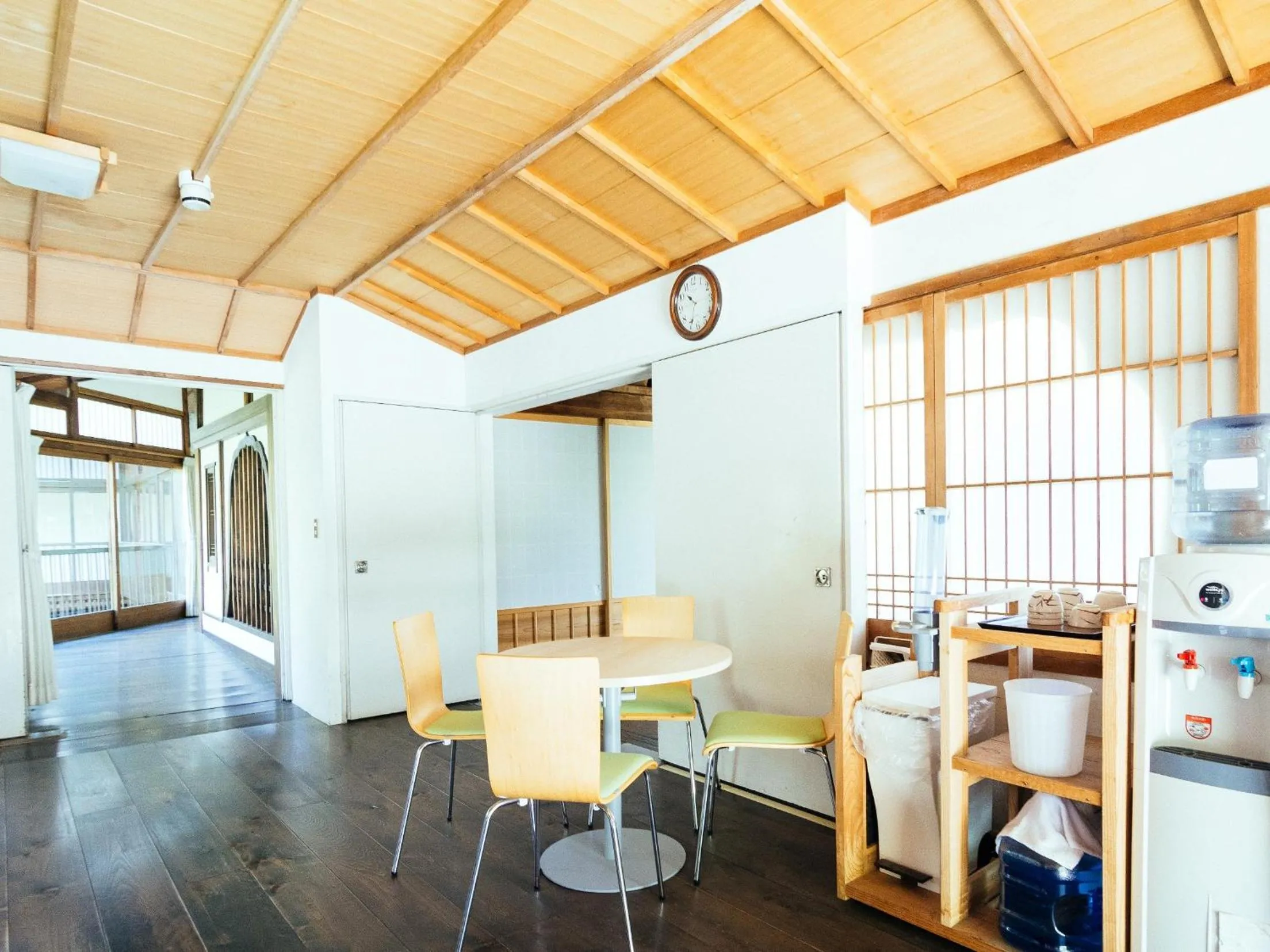 Communal lounge/ TV room in Koyasan Shukubo Jokiin