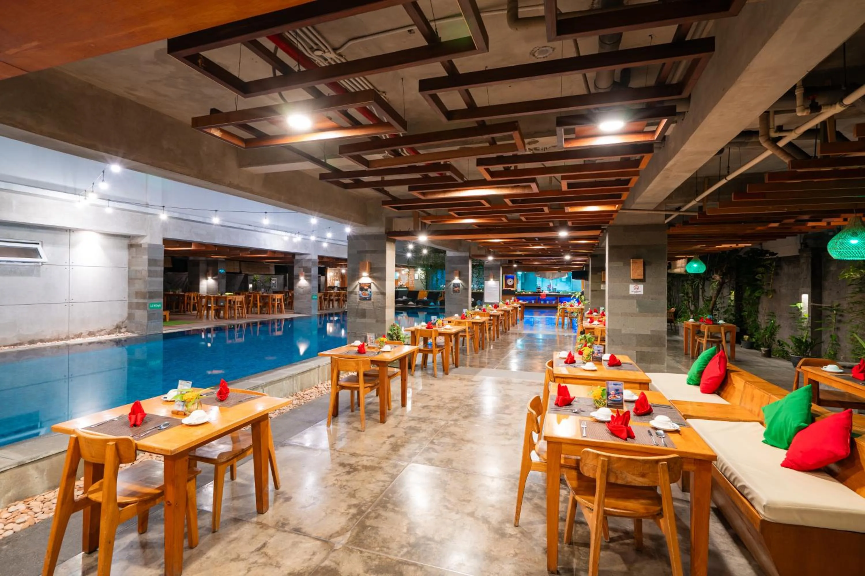 Restaurant/places to eat in Swiss-Belexpress Kuta Legian