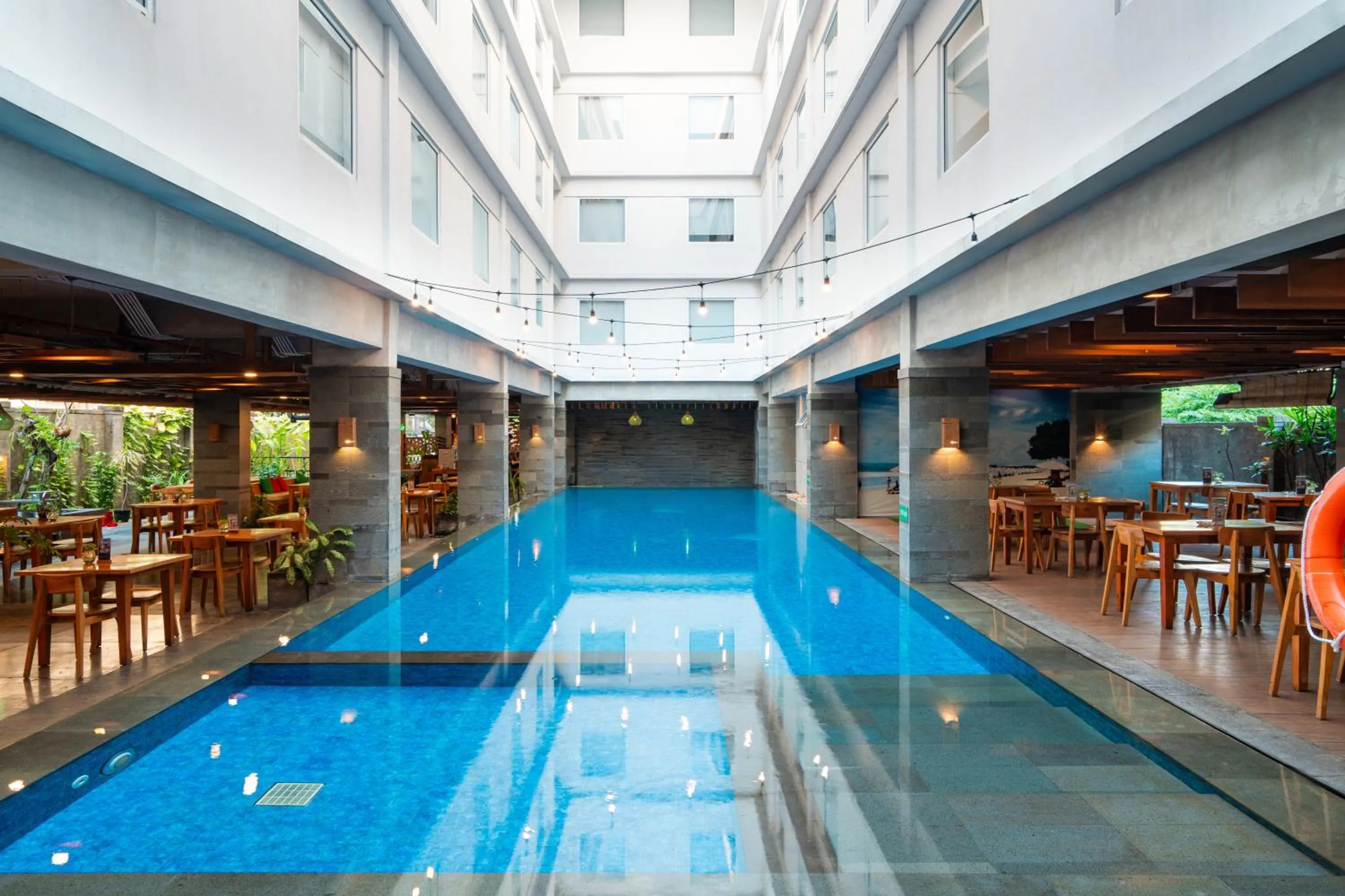 Pool view in Swiss-Belexpress Kuta Legian