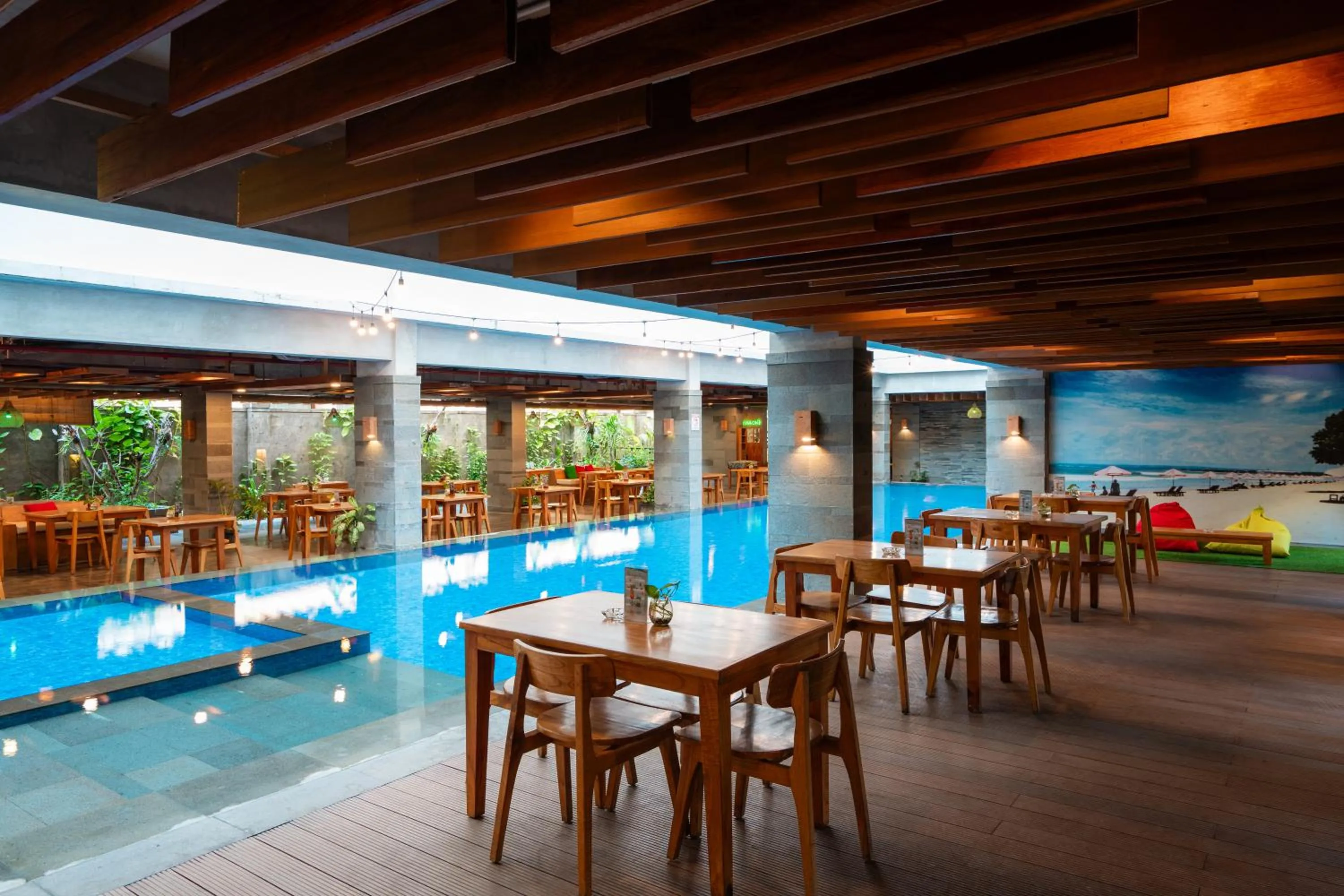 Pool view in Swiss-Belexpress Kuta Legian