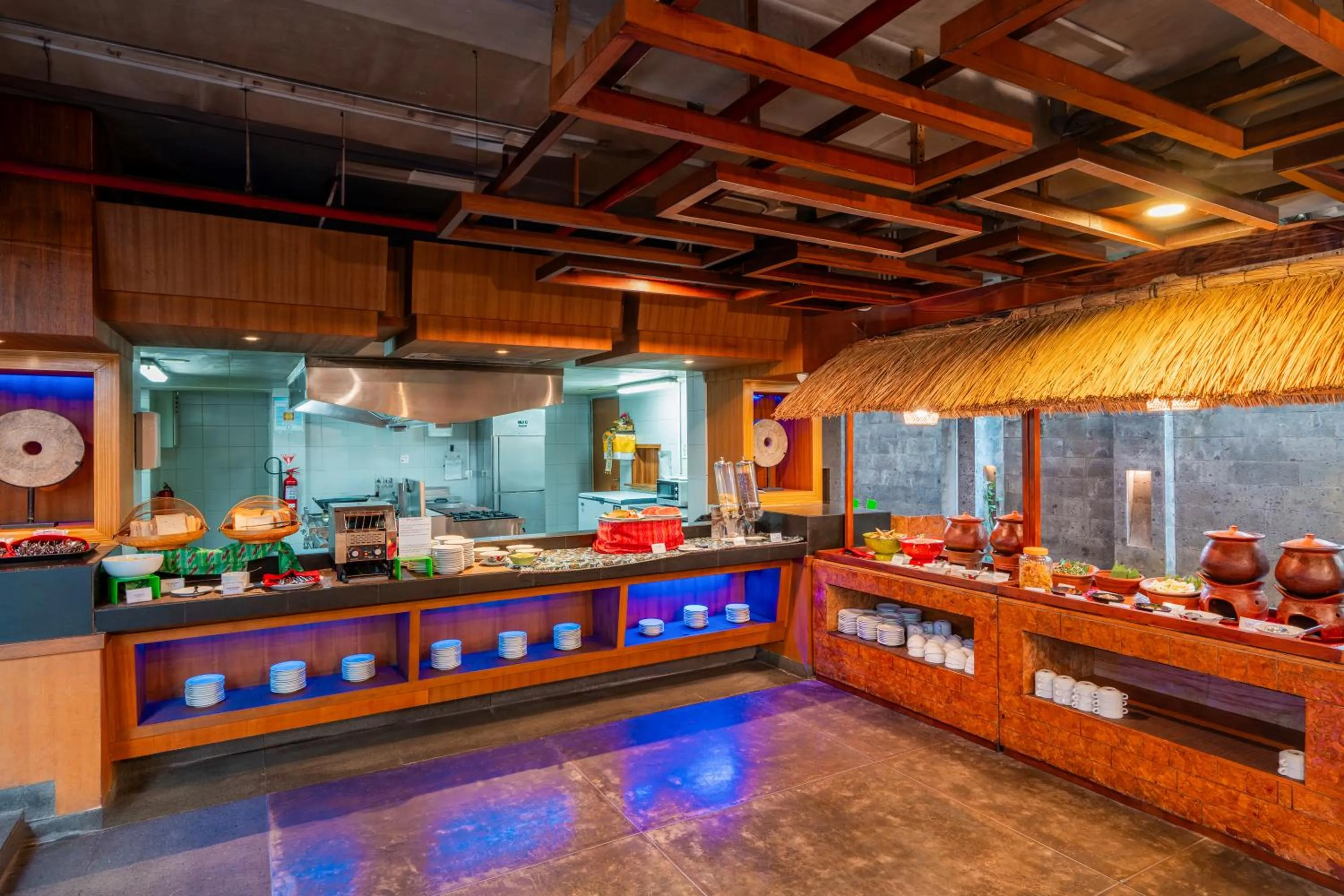 Food and drinks in Swiss-Belexpress Kuta Legian