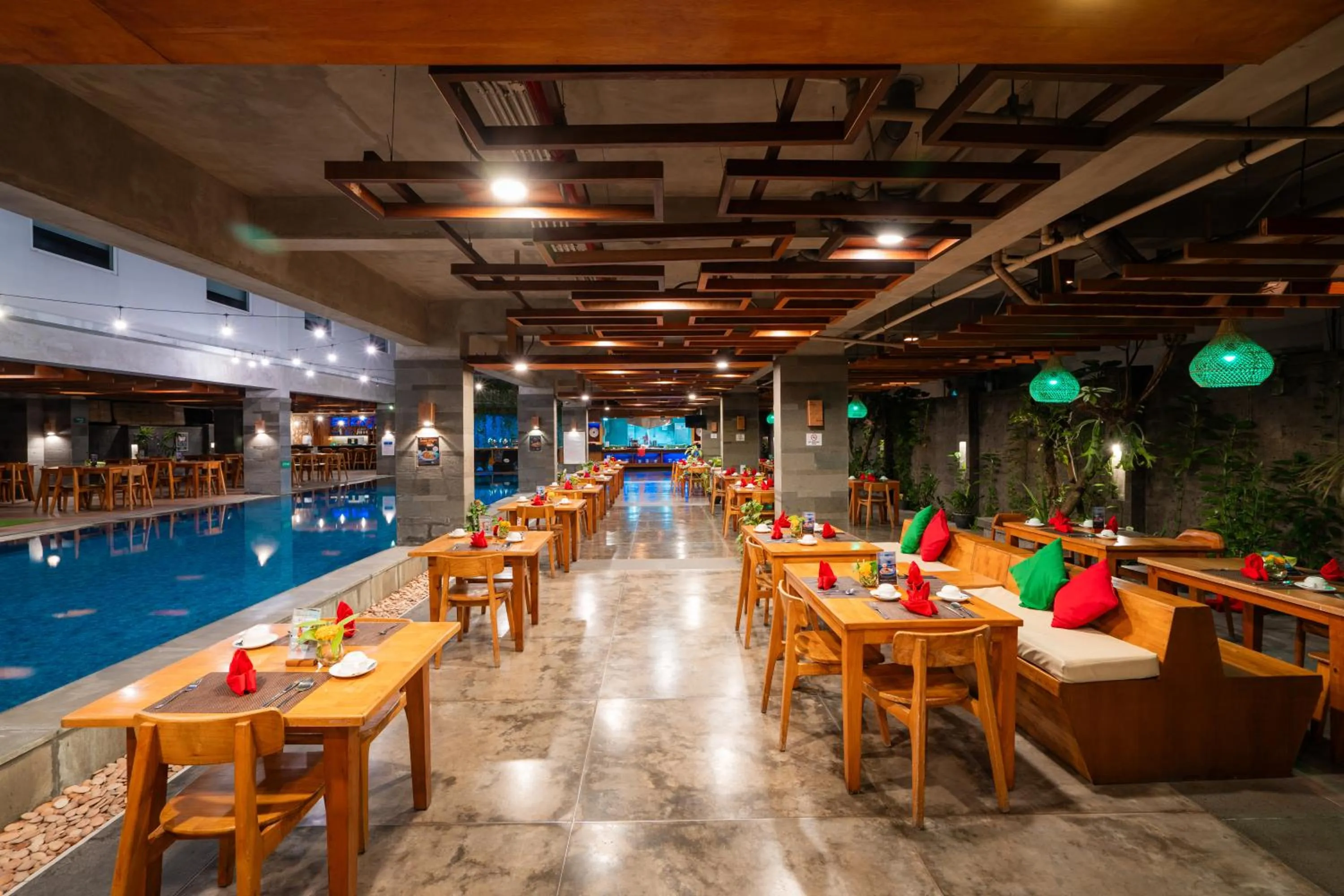 Restaurant/places to eat in Swiss-Belexpress Kuta Legian