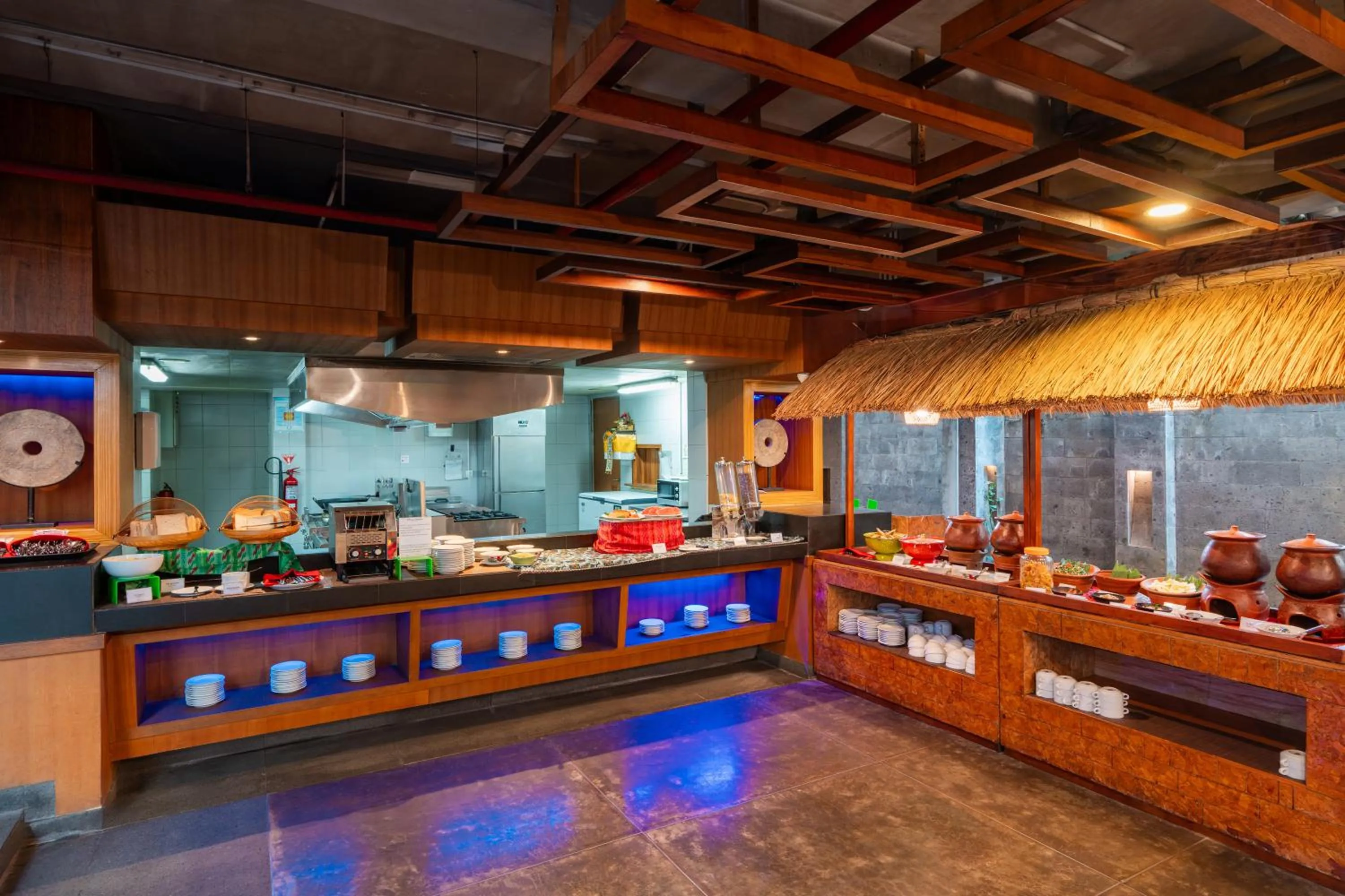 Food and drinks in Swiss-Belexpress Kuta Legian