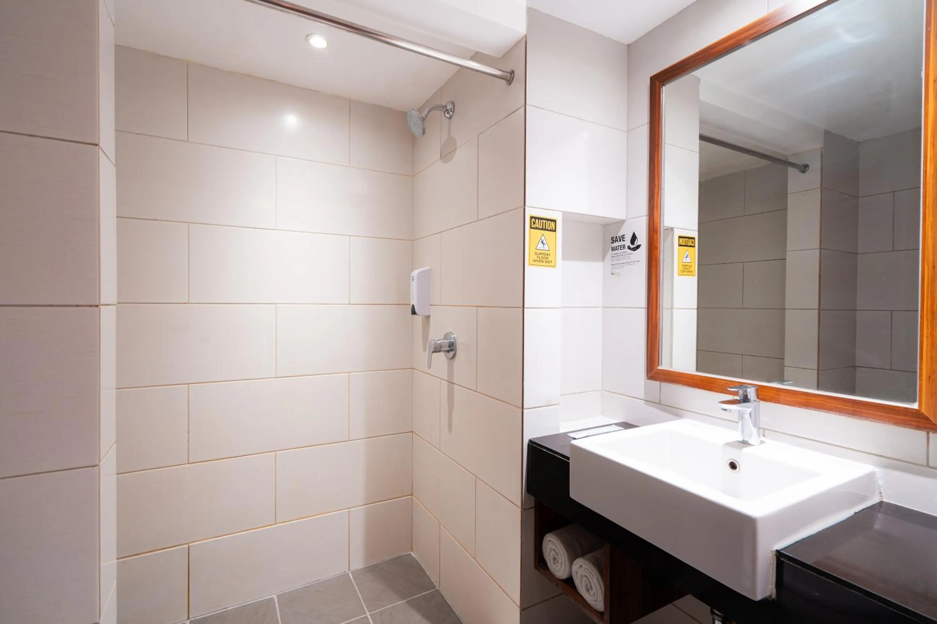 Shower in Swiss-Belexpress Kuta Legian