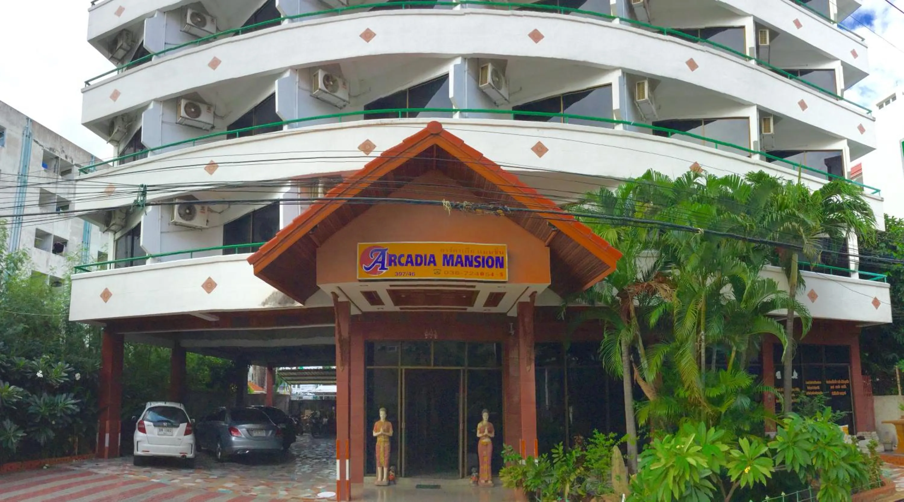 Facade/entrance in Arcadia Mansion