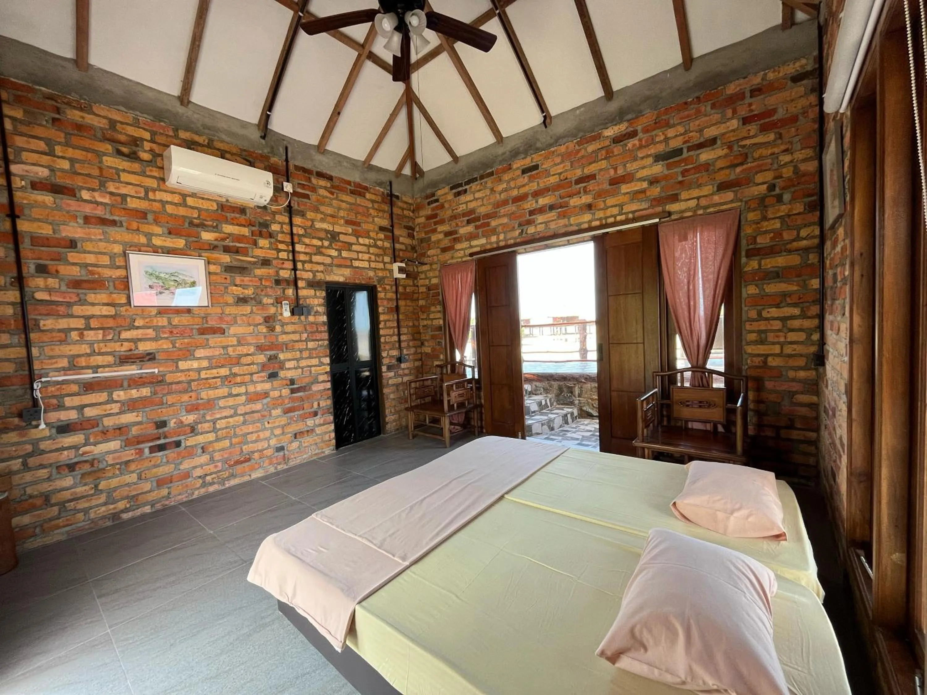 Bed in LooLa Adventure Resort