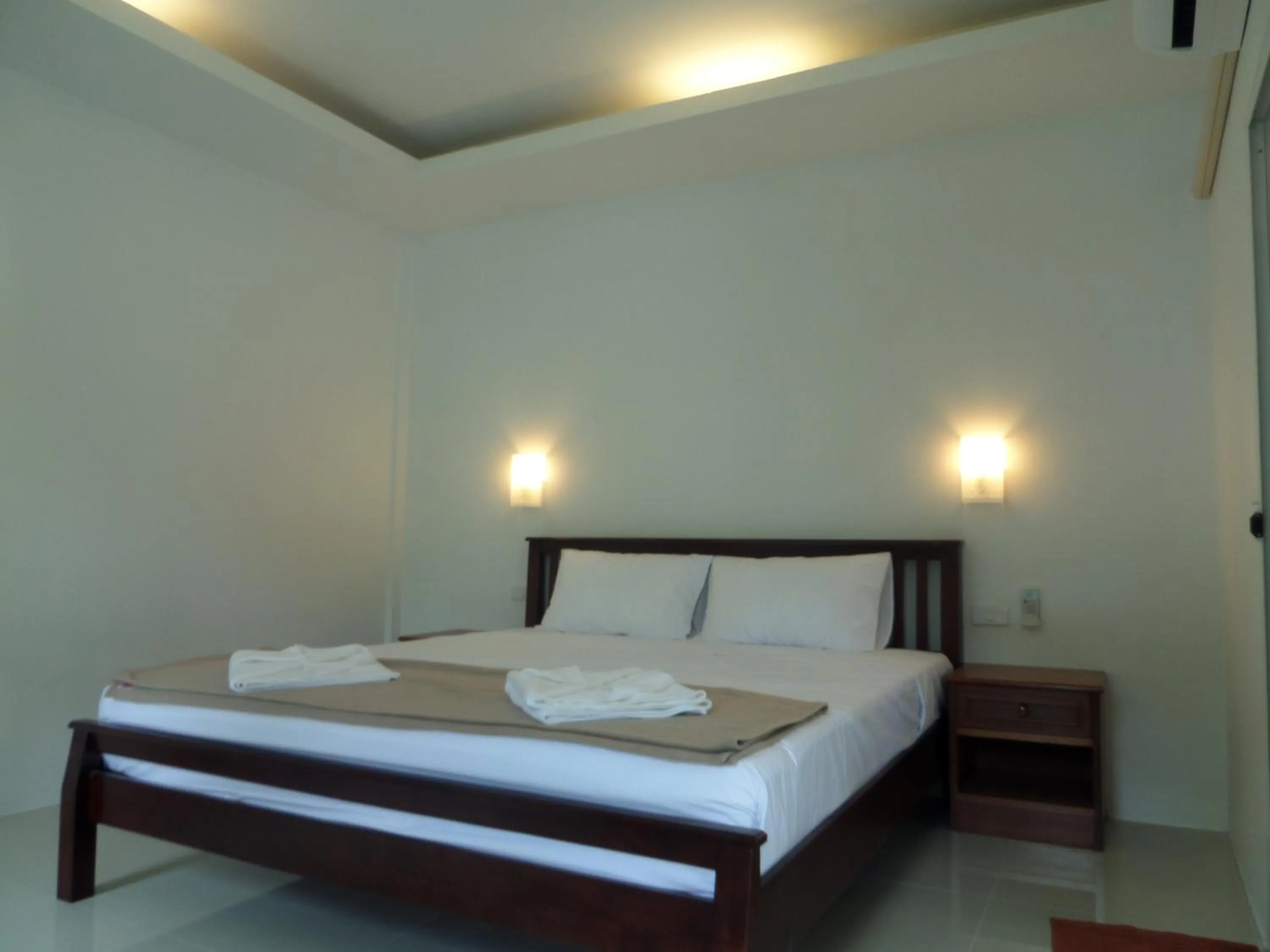 Bed in Lanta Triple Novel