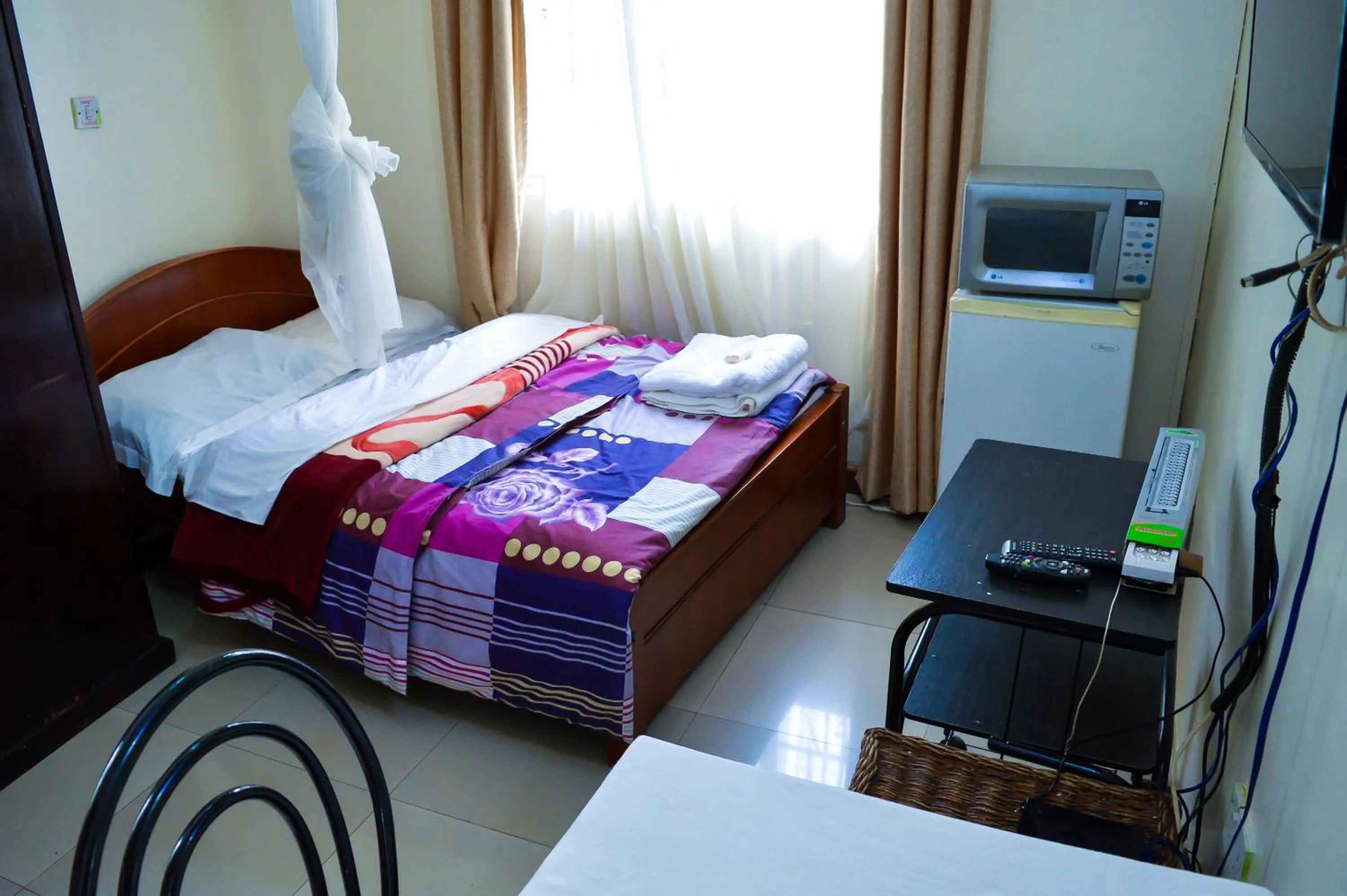 Living room, Bed in Rosslyn Studios