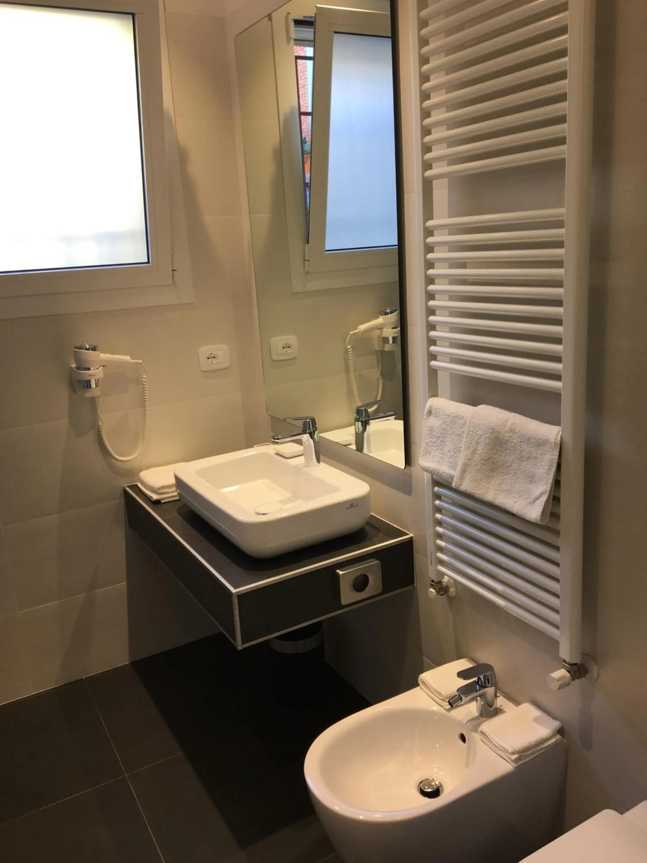 Bathroom in Studio 27