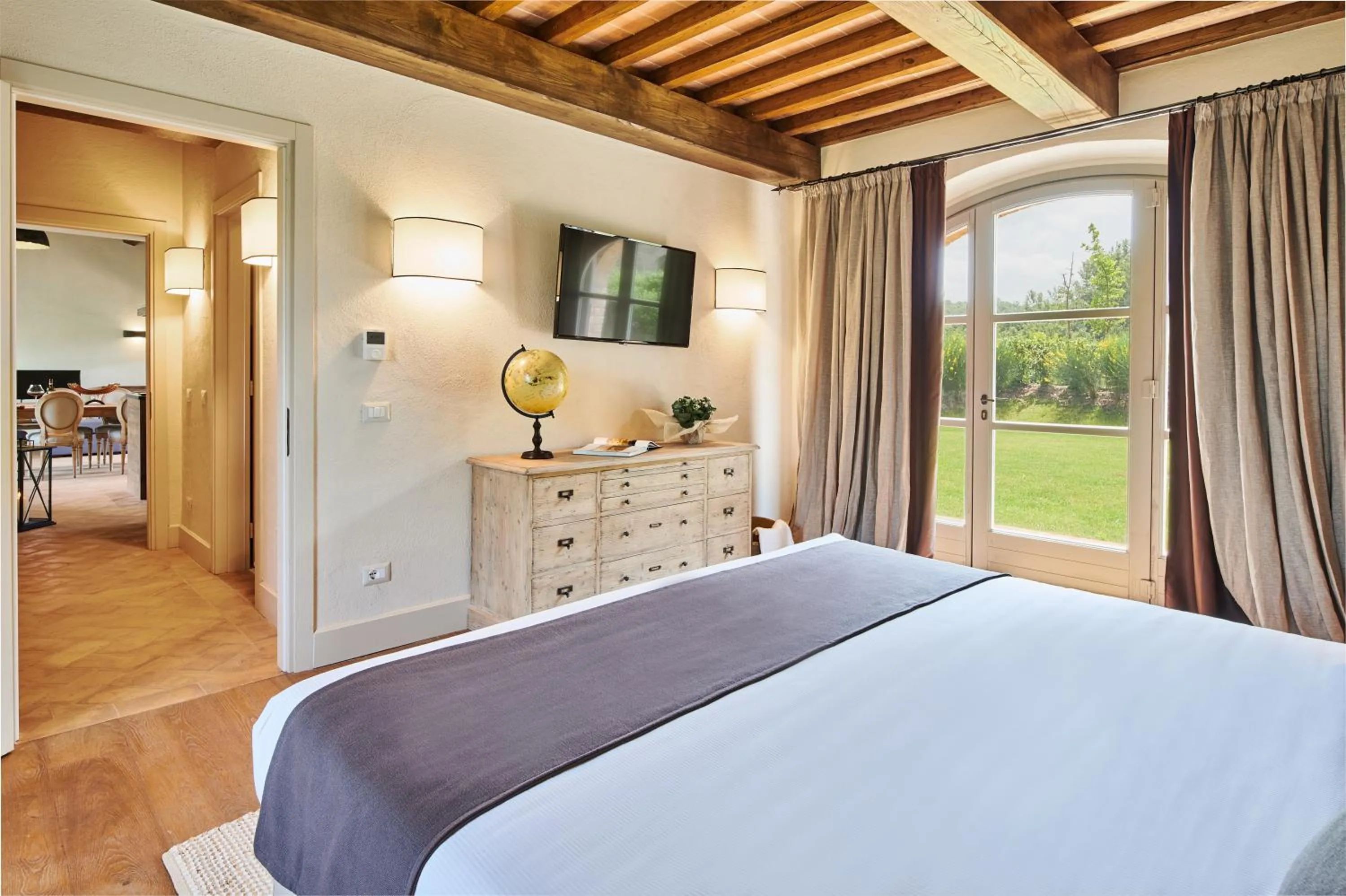 Property building, Bed in Castelfalfi
