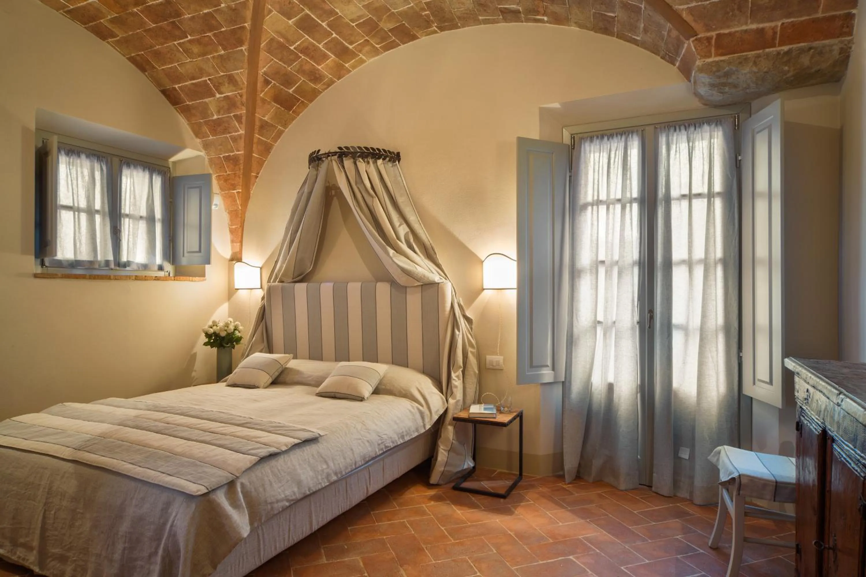 Property building, Bed in Castelfalfi