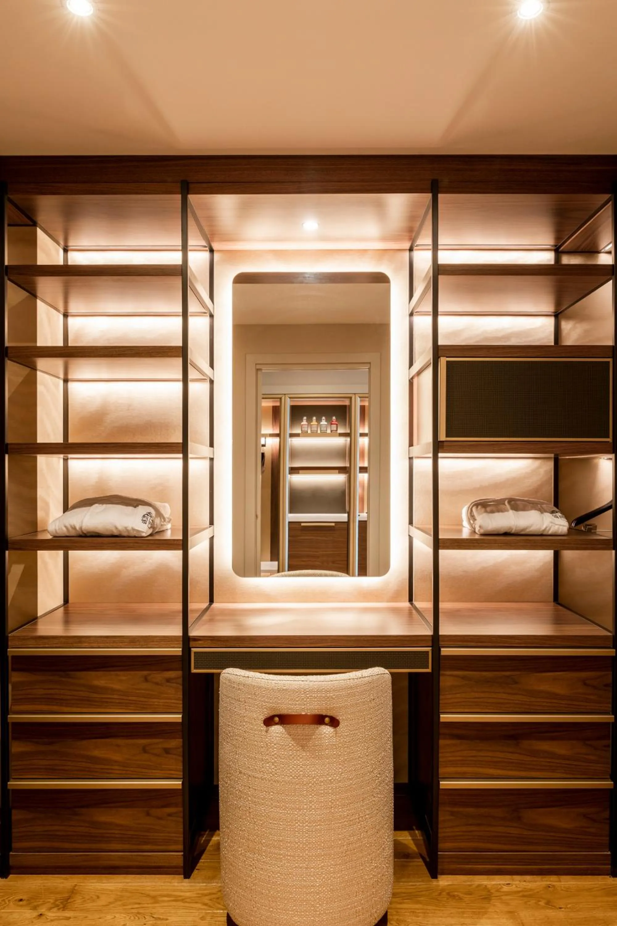 wardrobe, Bed in Castelfalfi