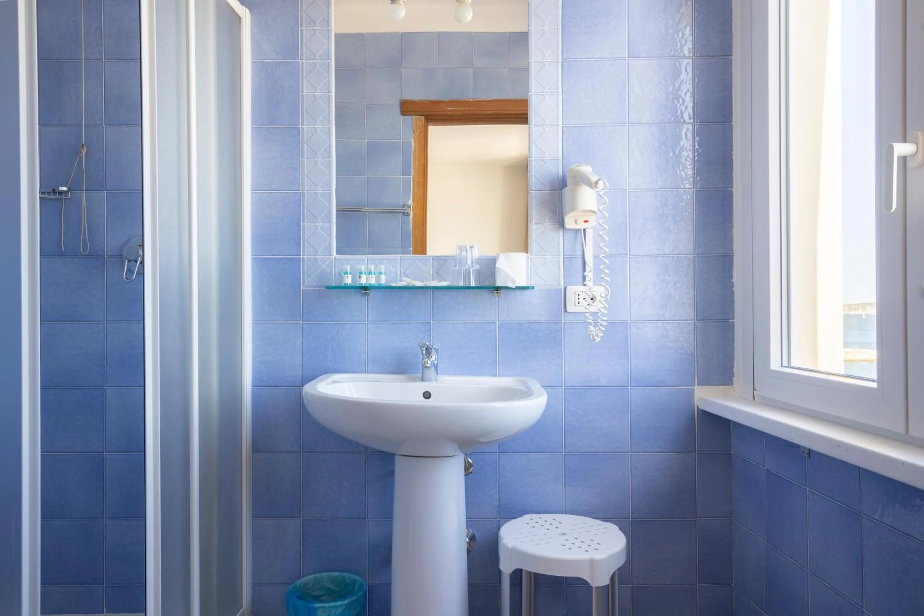 Bathroom in Hotel De Plam