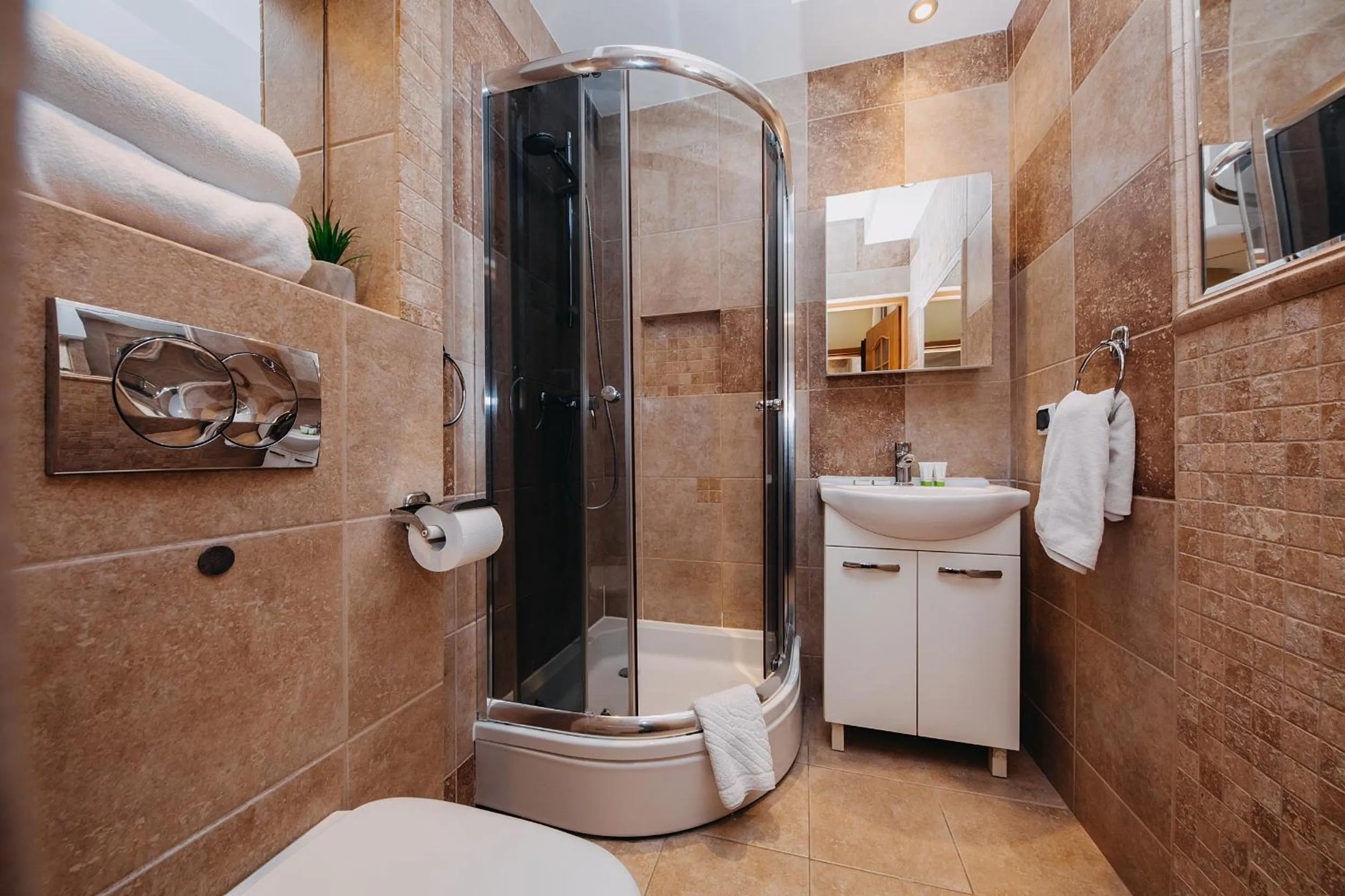 Shower in ShortStayPoland Warecka (B2)