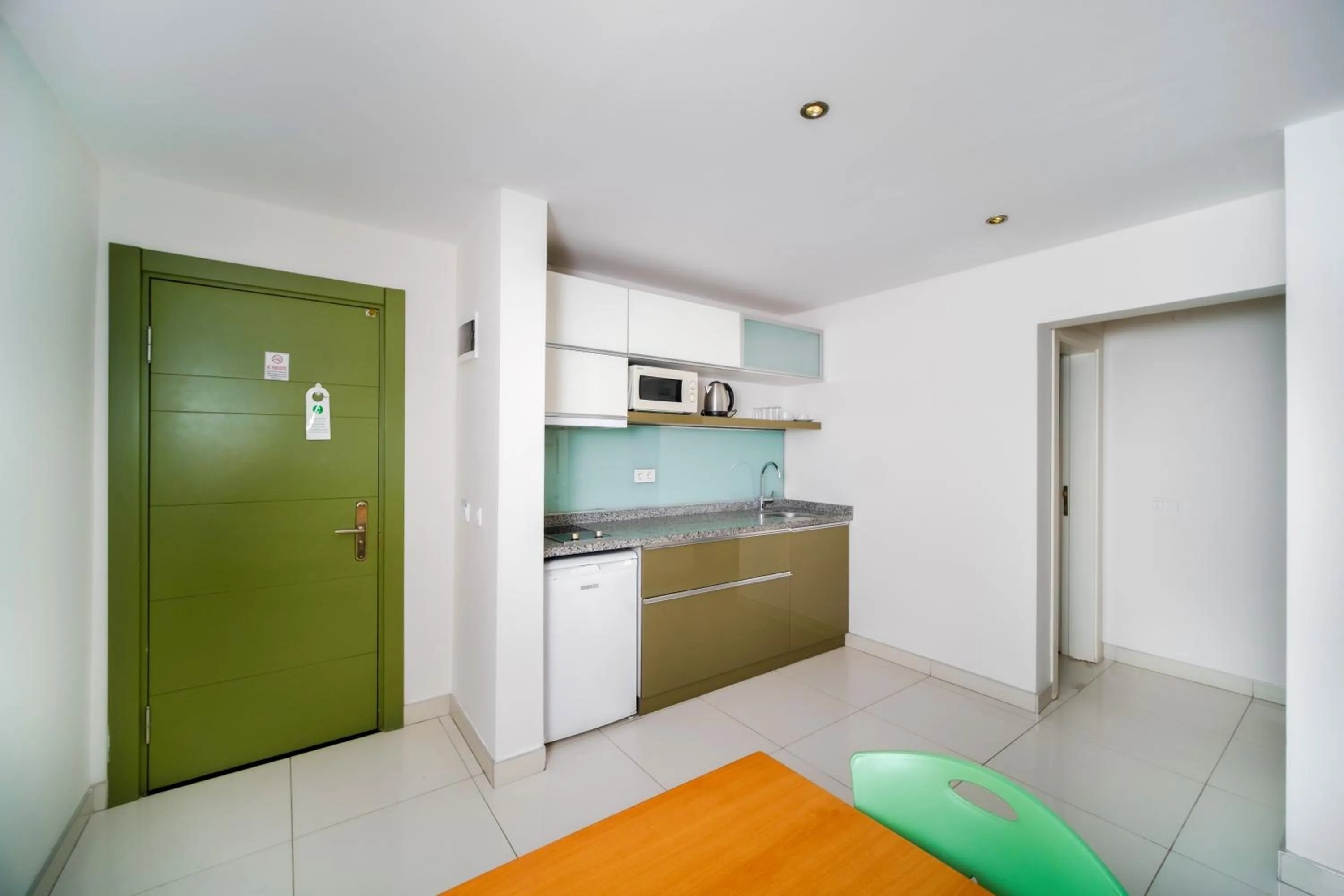 Kitchen or kitchenette in Delfino Apart Hotel