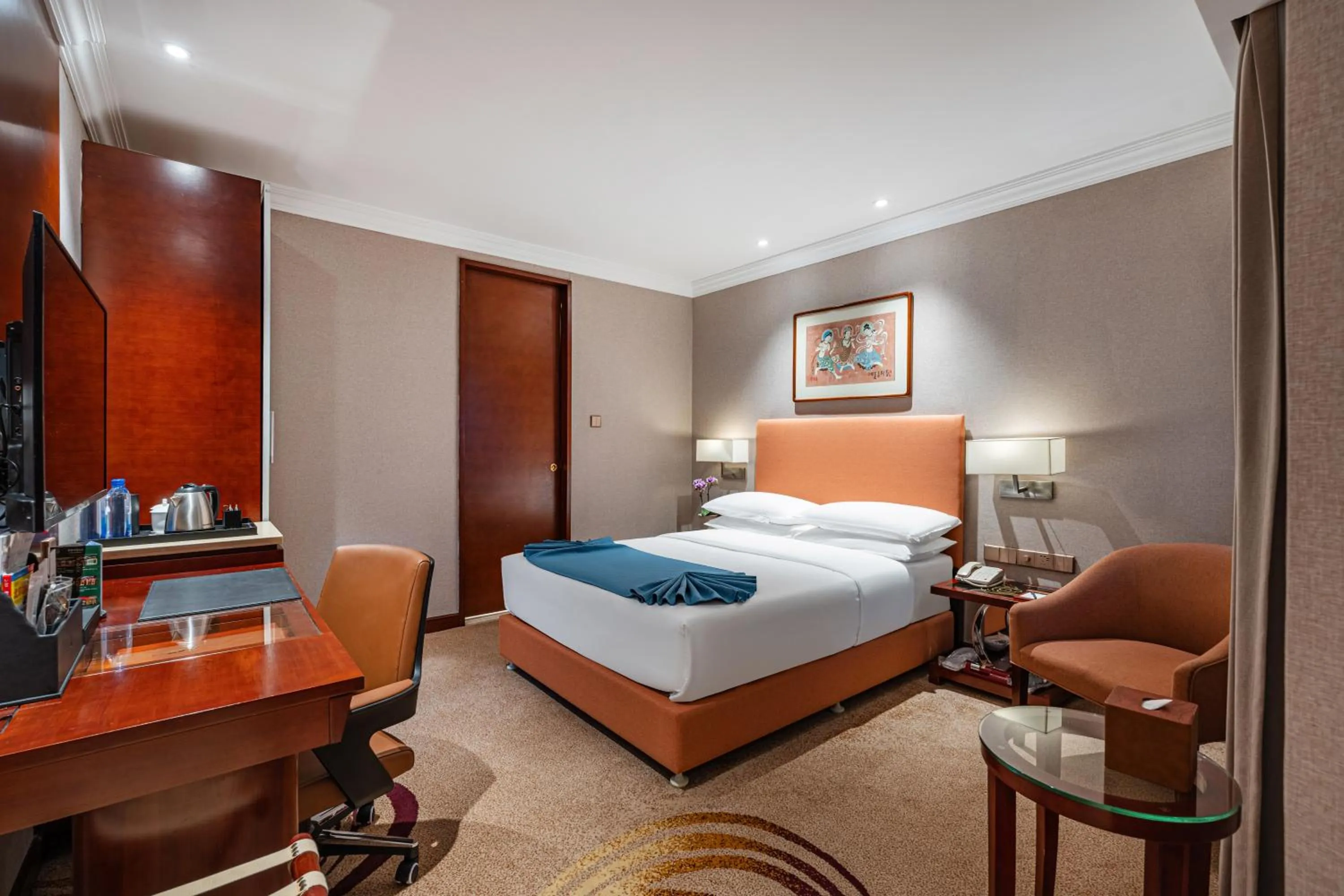 Photo of the whole room, Bed in Beijing Feitian Hotel