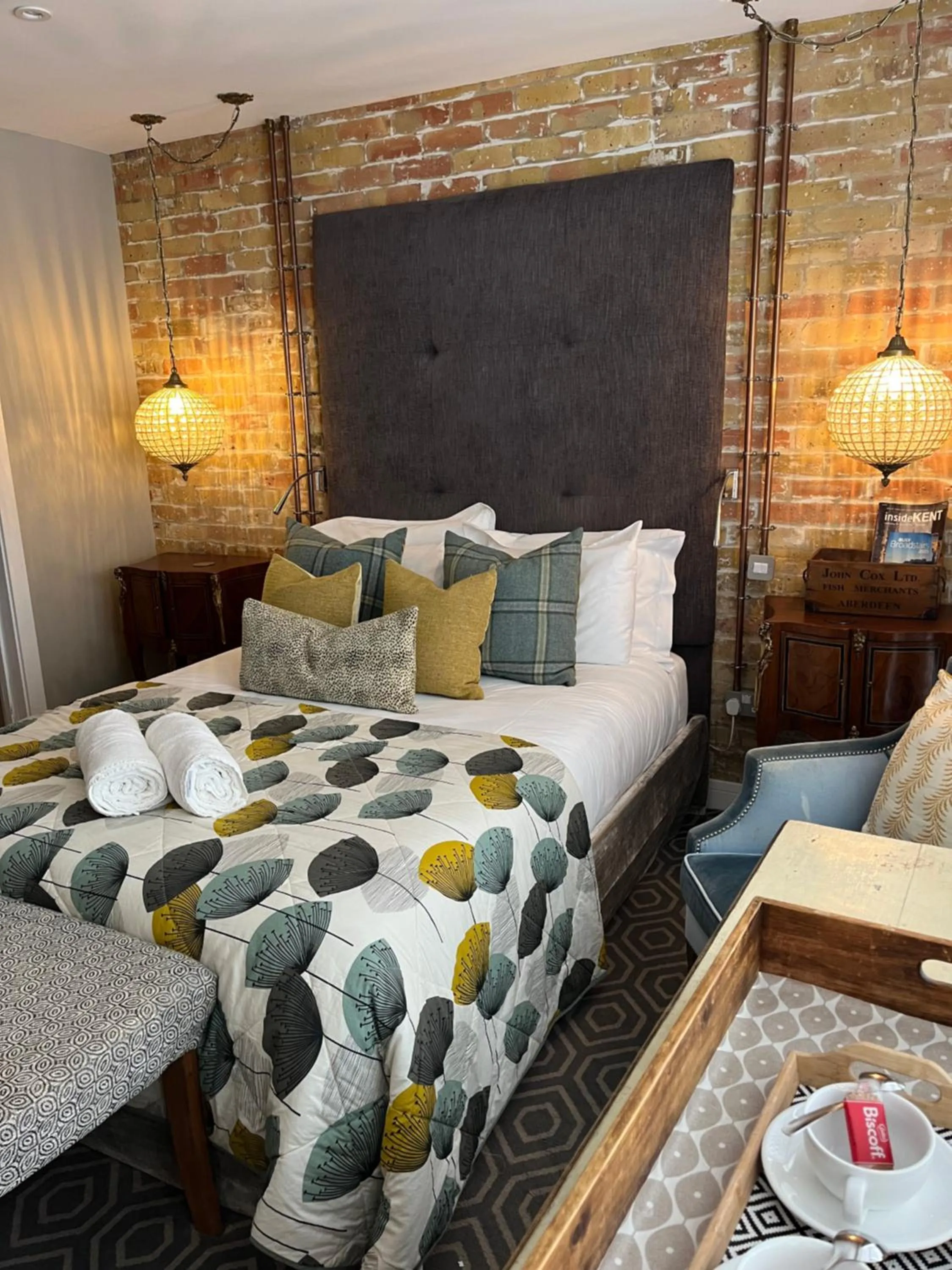 Bed in Rooms at number one