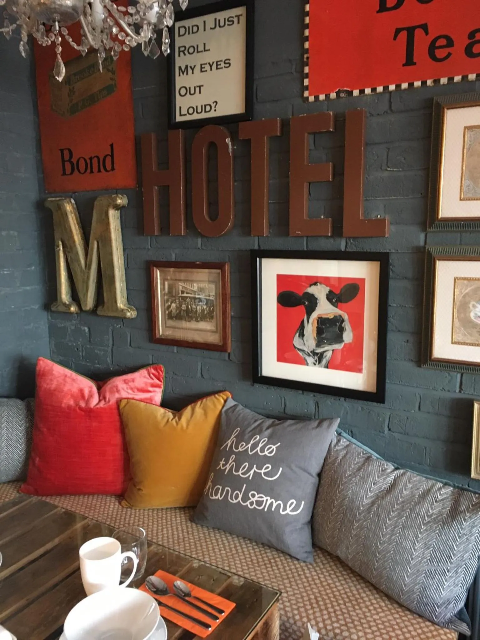 Restaurant/places to eat in Rooms at number one