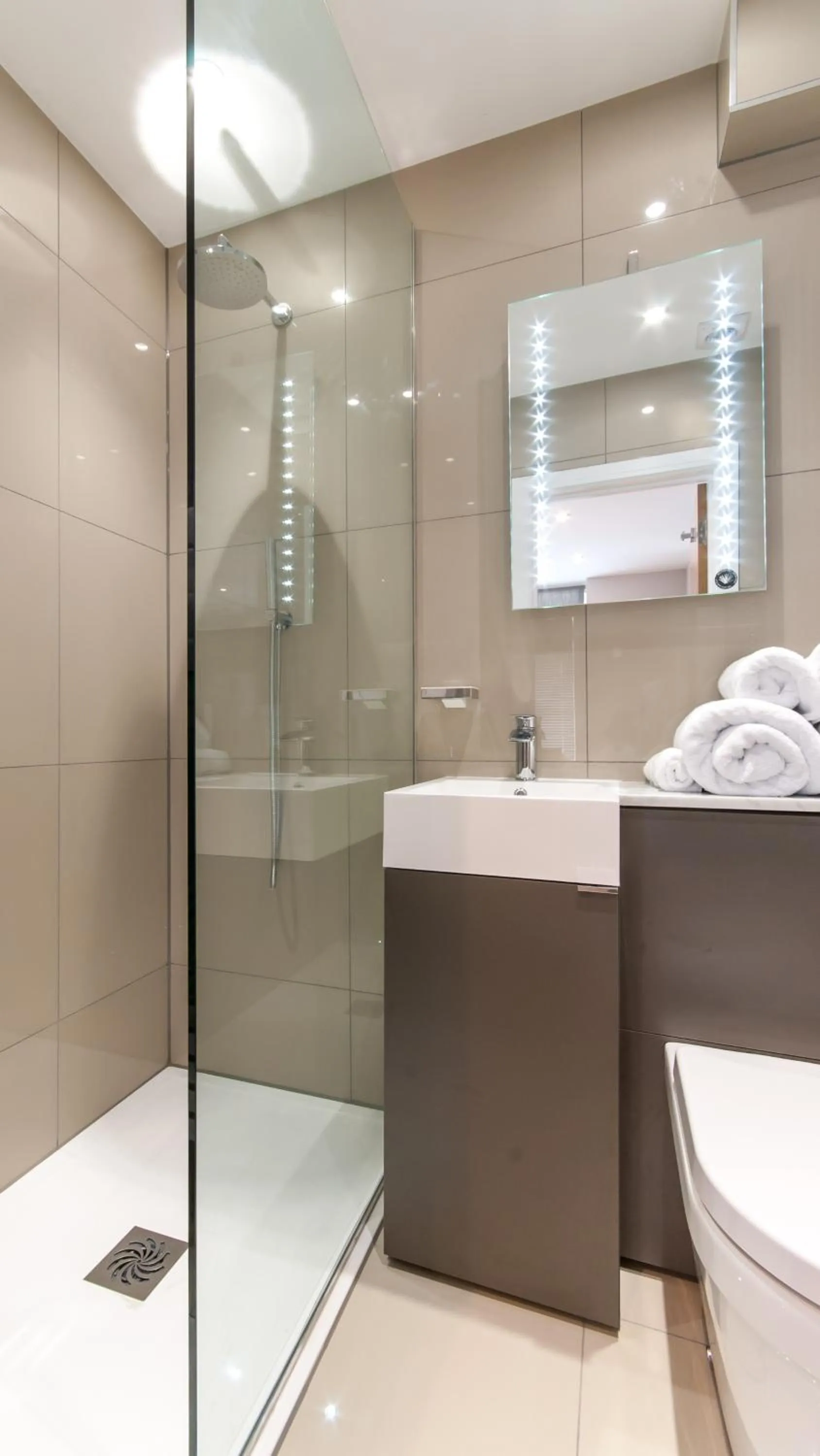 Bathroom in Rooms at number one