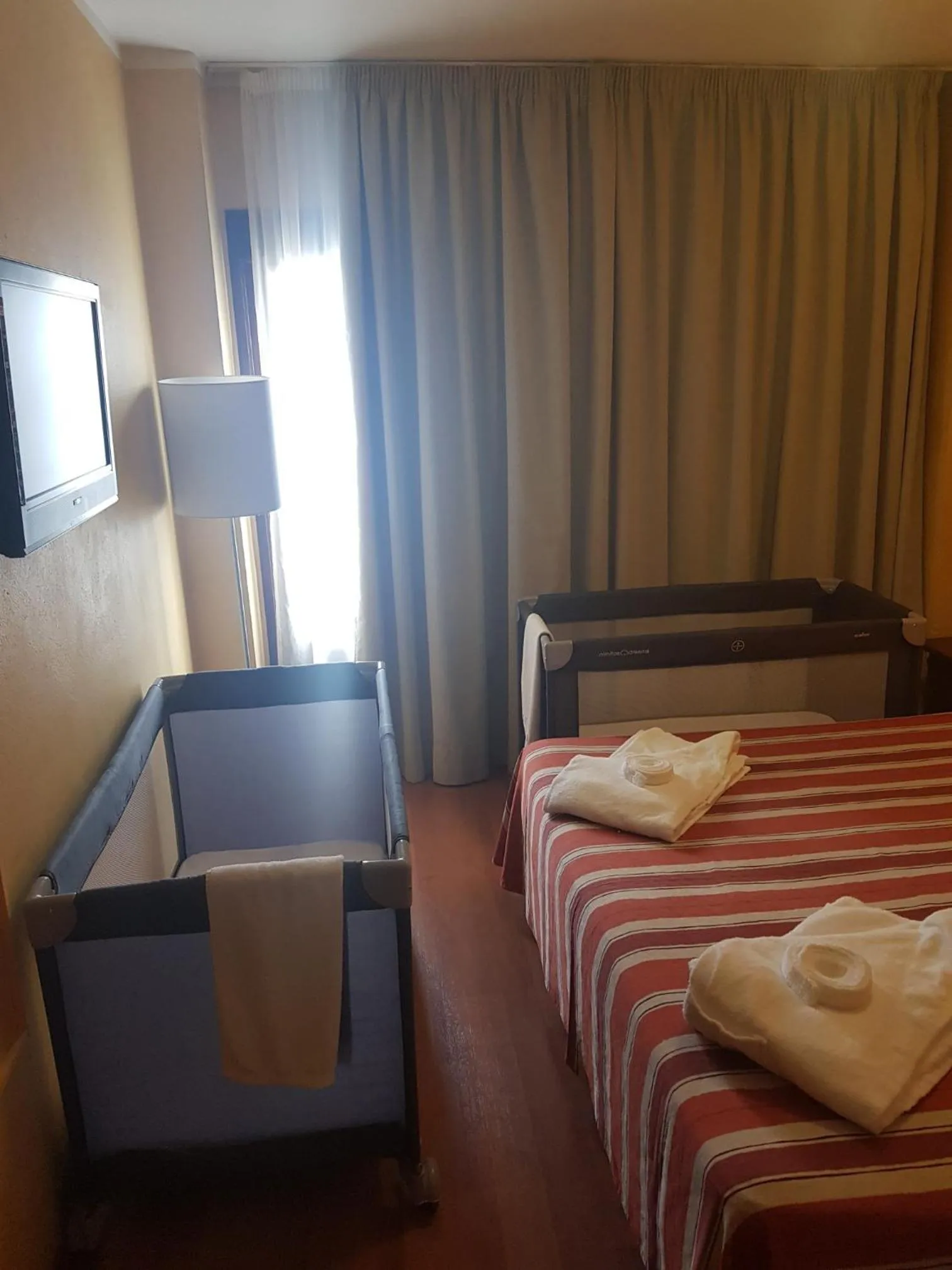 Bed in Apartamentos Parot Quality