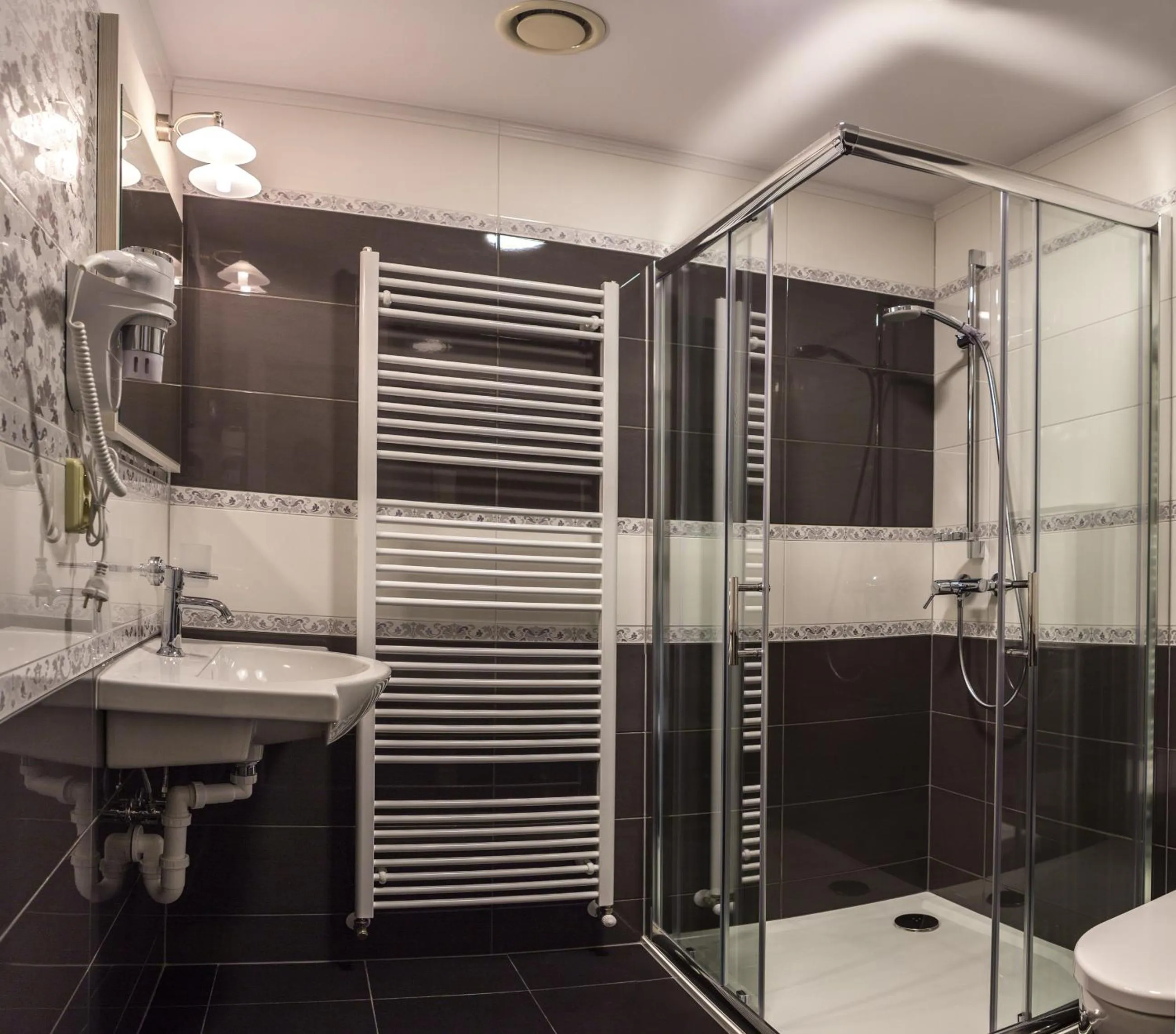 Bathroom in Penzion Longus