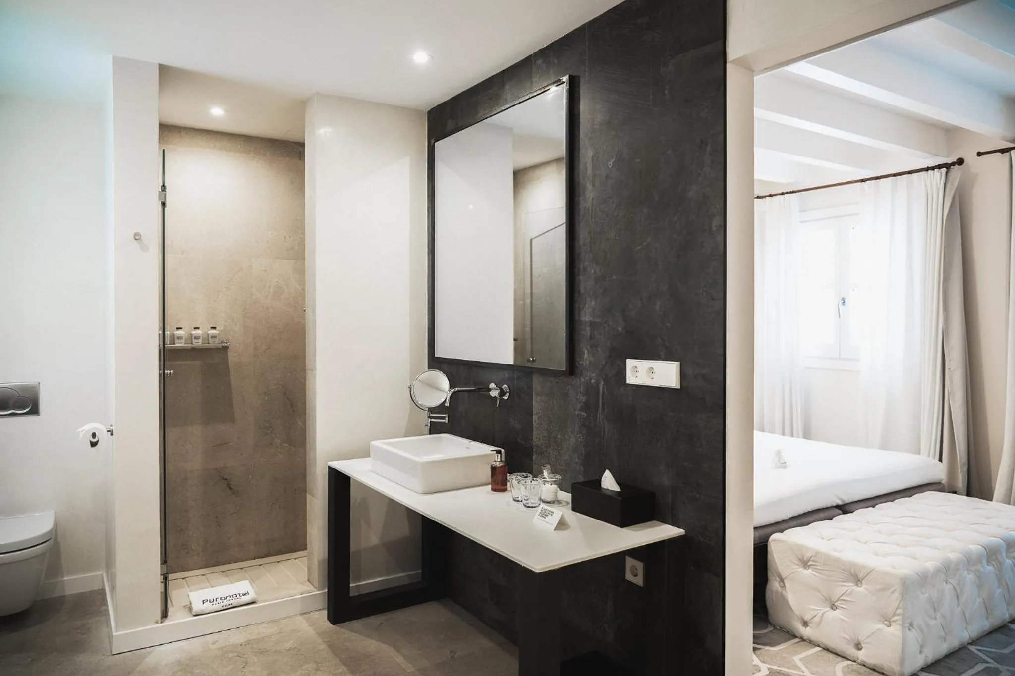Bathroom, Bed in Purohotel Palma