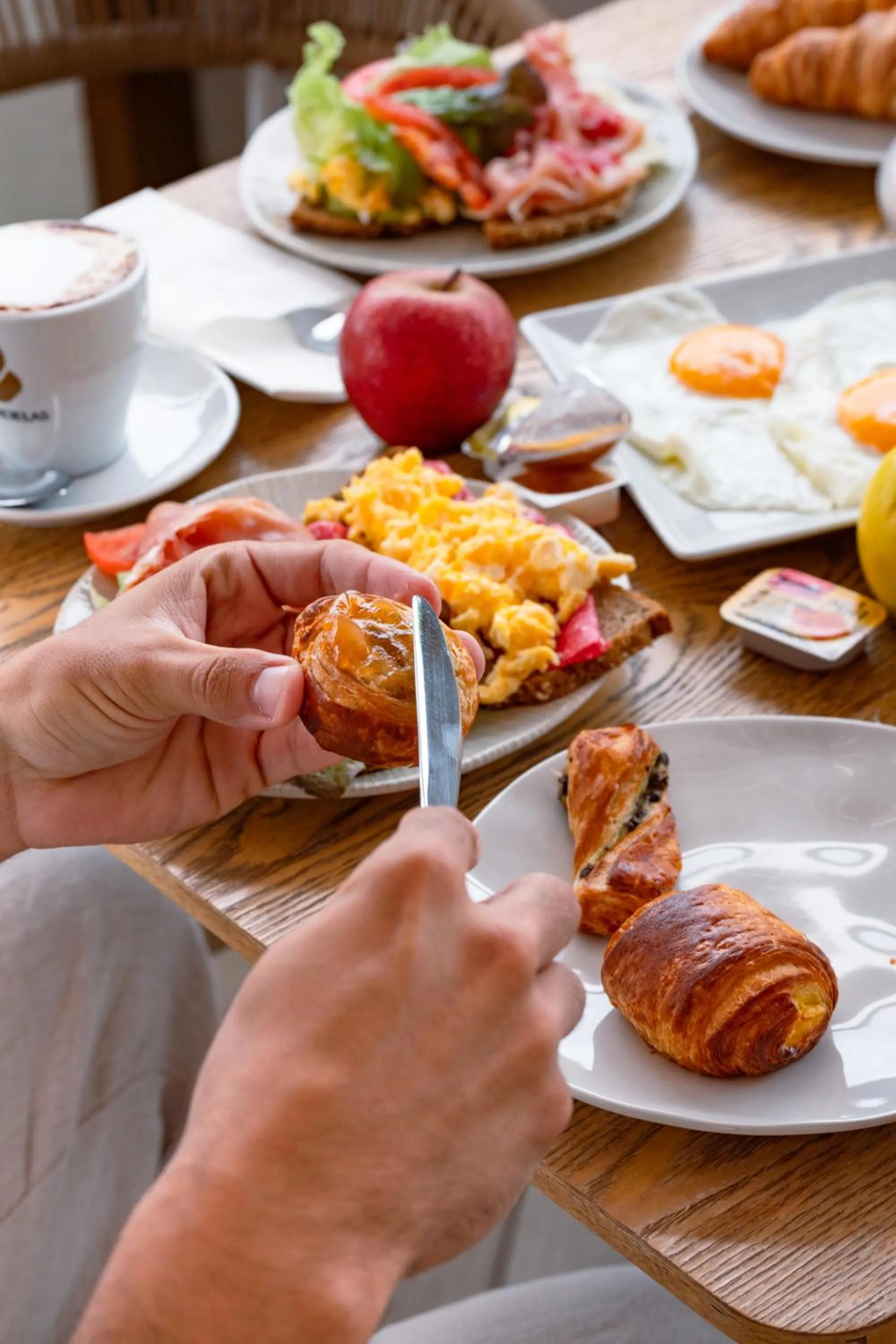 Breakfast in Bristol Sunset Beach - Holiday Apartments