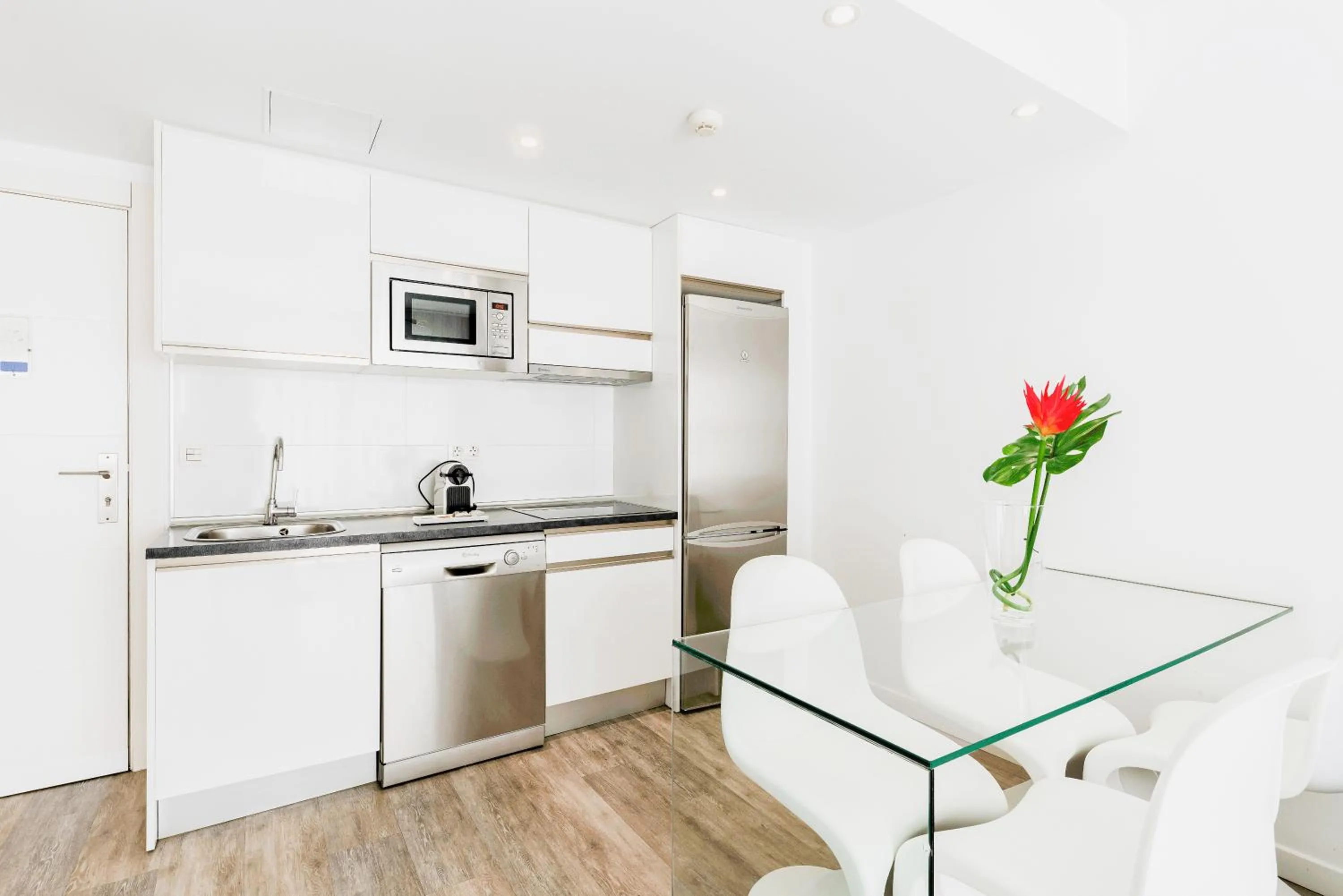 Kitchen or kitchenette in Bristol Sunset Beach - Holiday Apartments