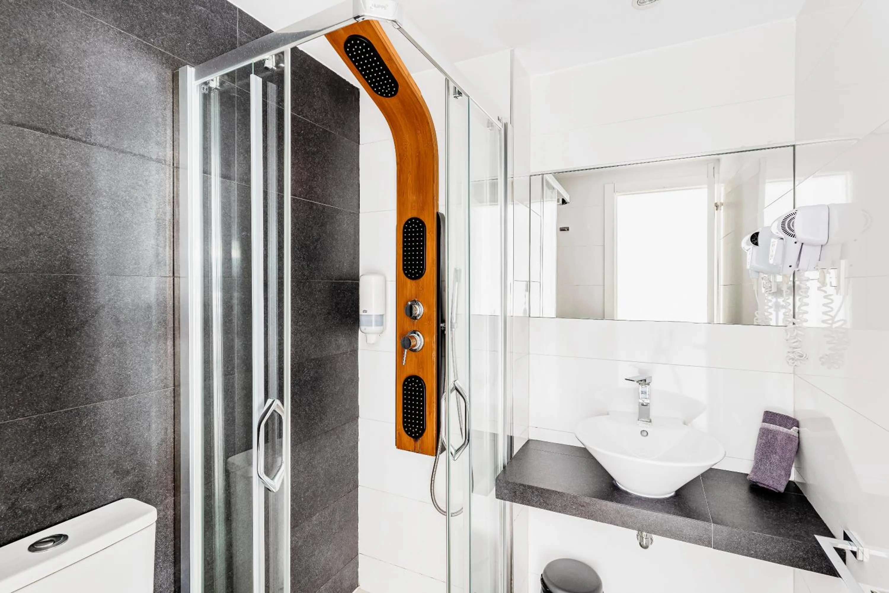 Two-Bedroom Suite XXL in Bristol Sunset Beach - Holiday Apartments