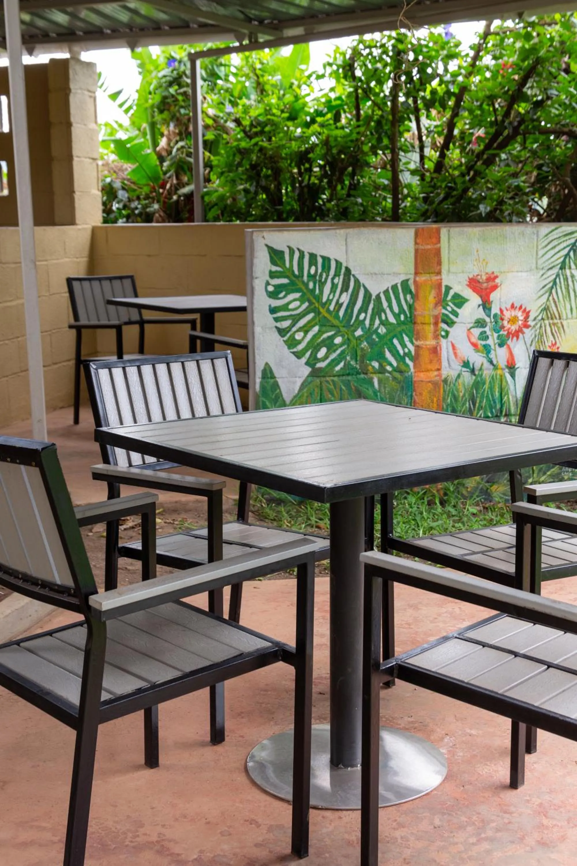 Garden in Dutchess Hotel and Restaurant