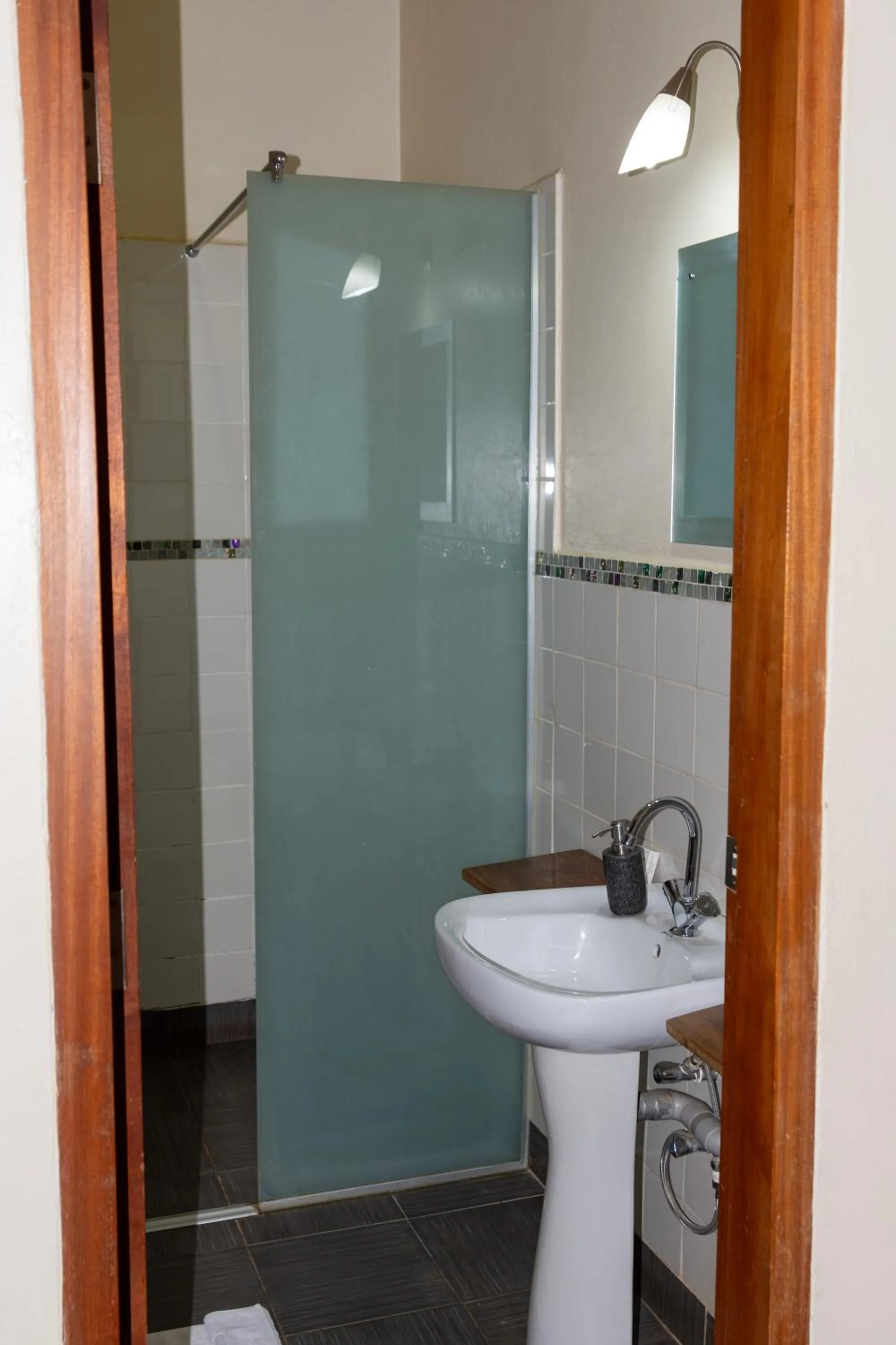 Shower in Dutchess Hotel and Restaurant