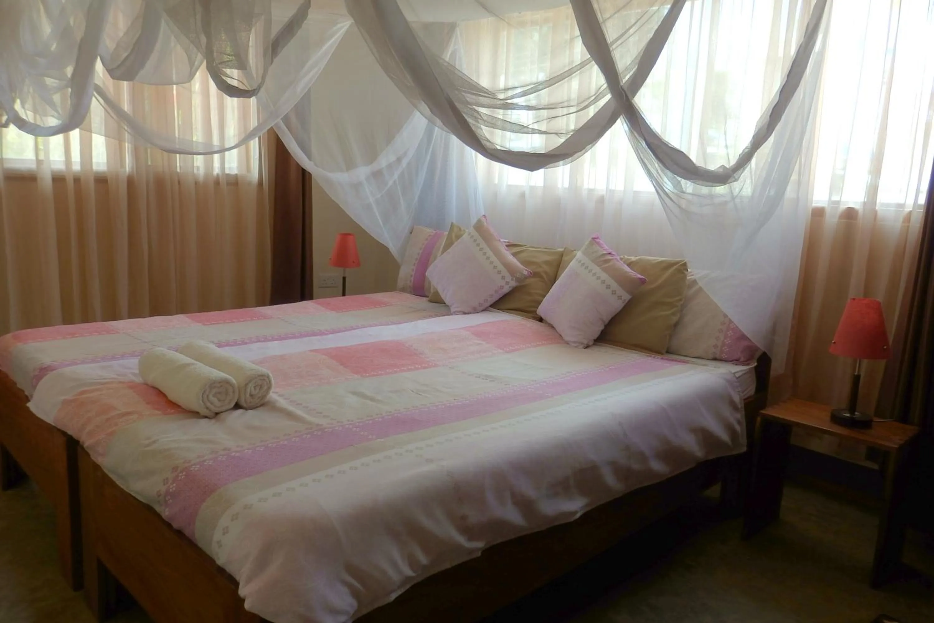 Photo of the whole room, Bed in Dutchess Hotel and Restaurant