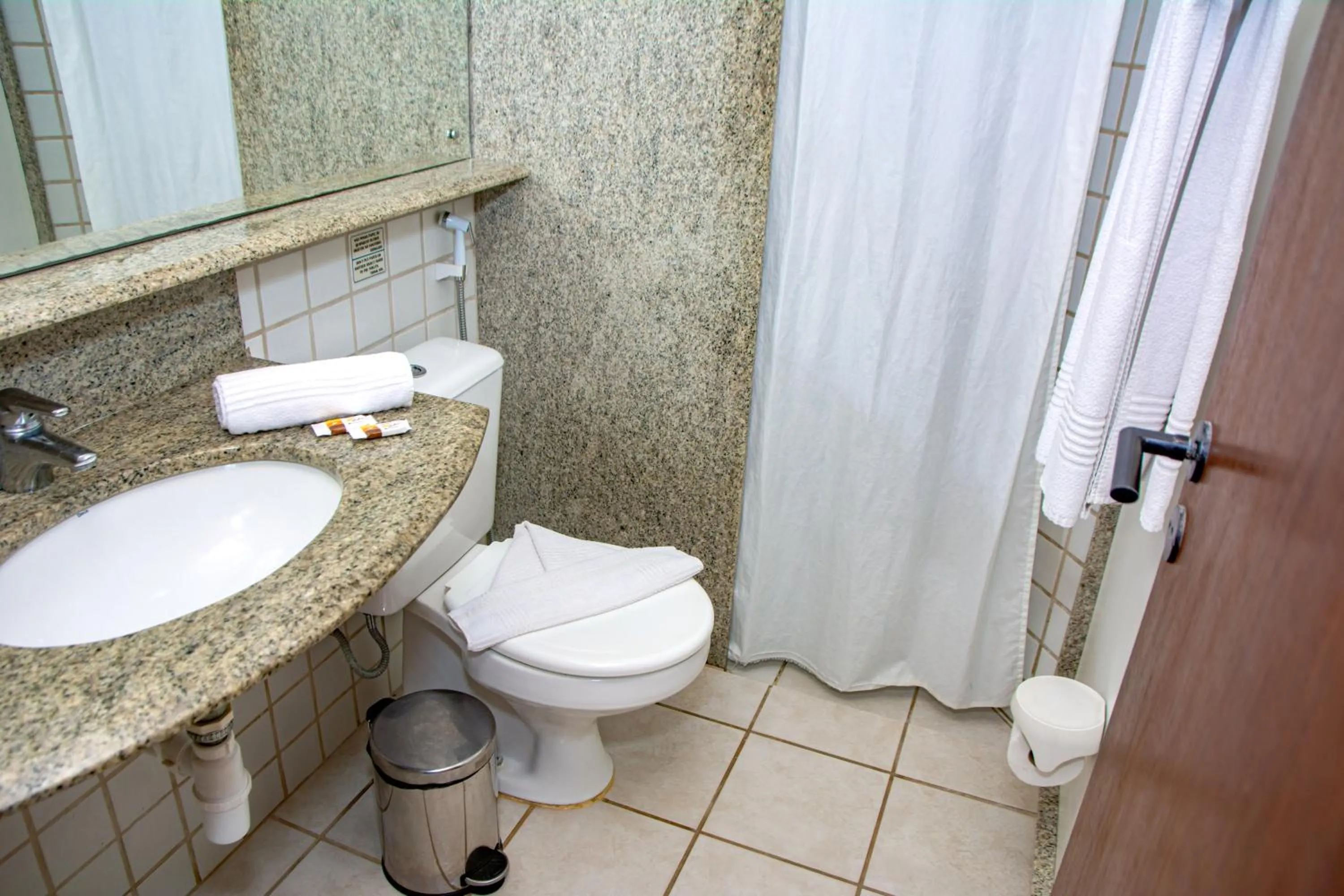 Bathroom in O Tempo e o Vento