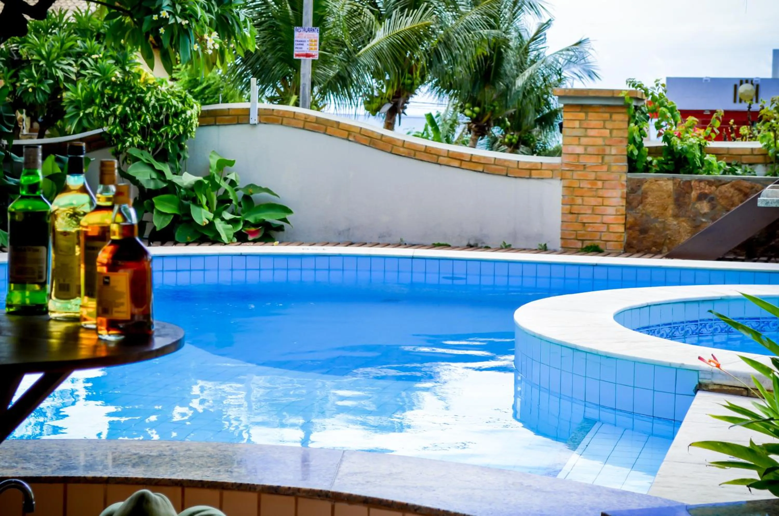 Swimming pool in O Tempo e o Vento