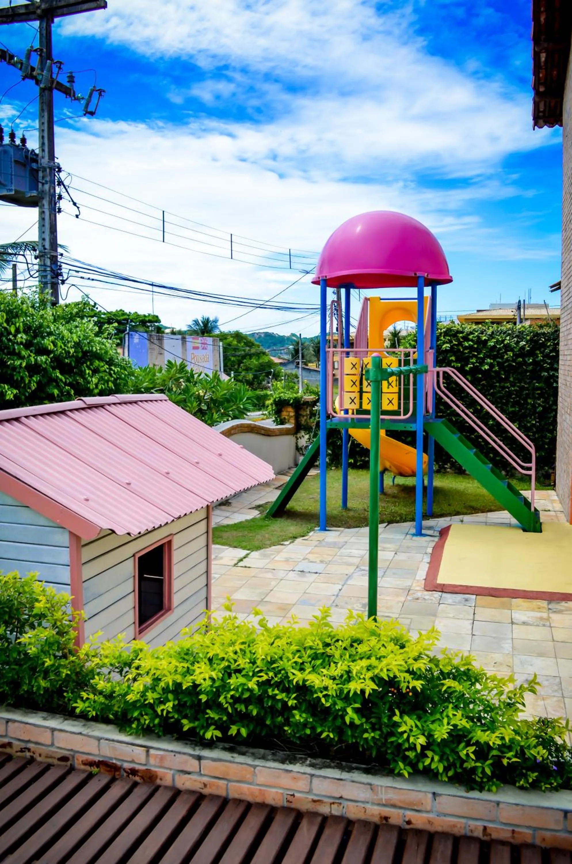 Children play ground in O Tempo e o Vento