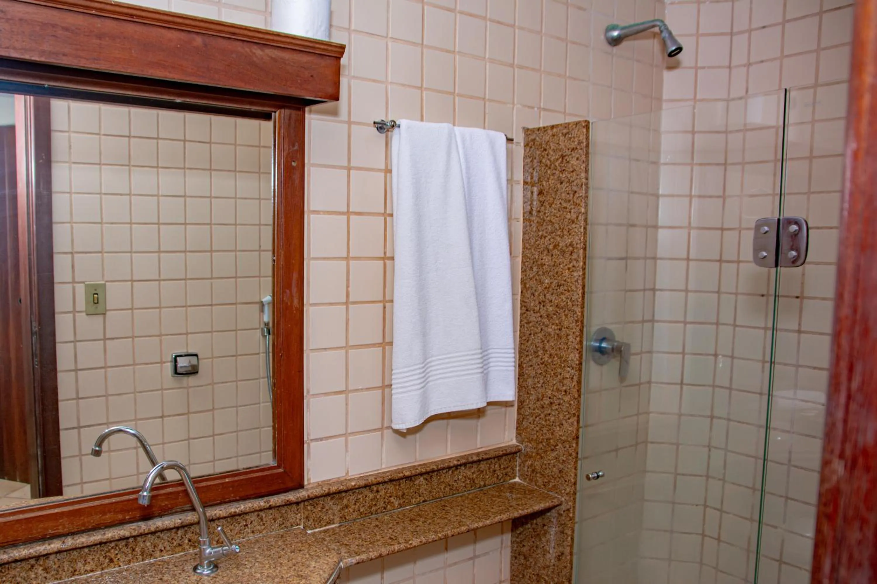 Bathroom in O Tempo e o Vento