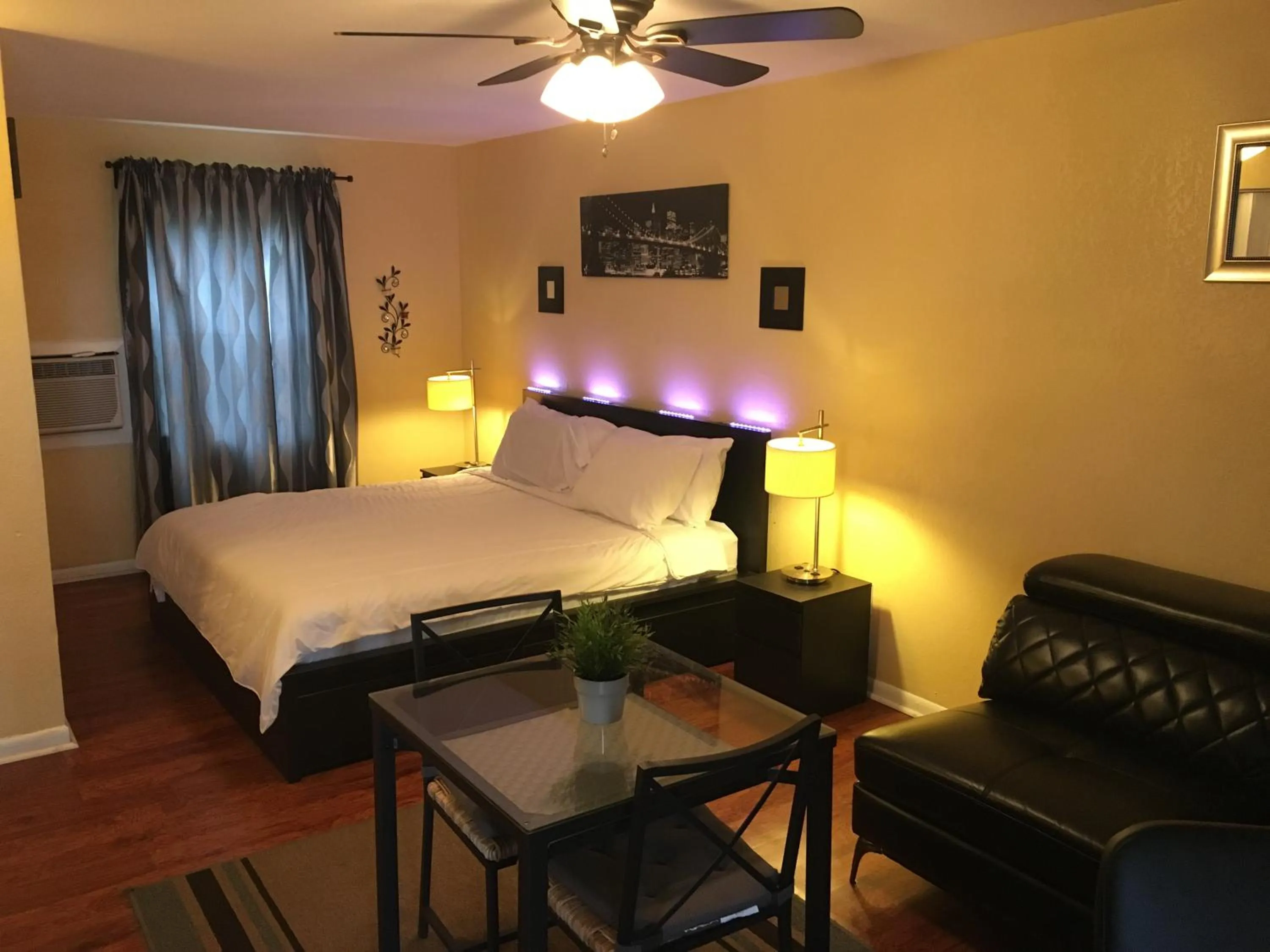 Bedroom in Delux Inn