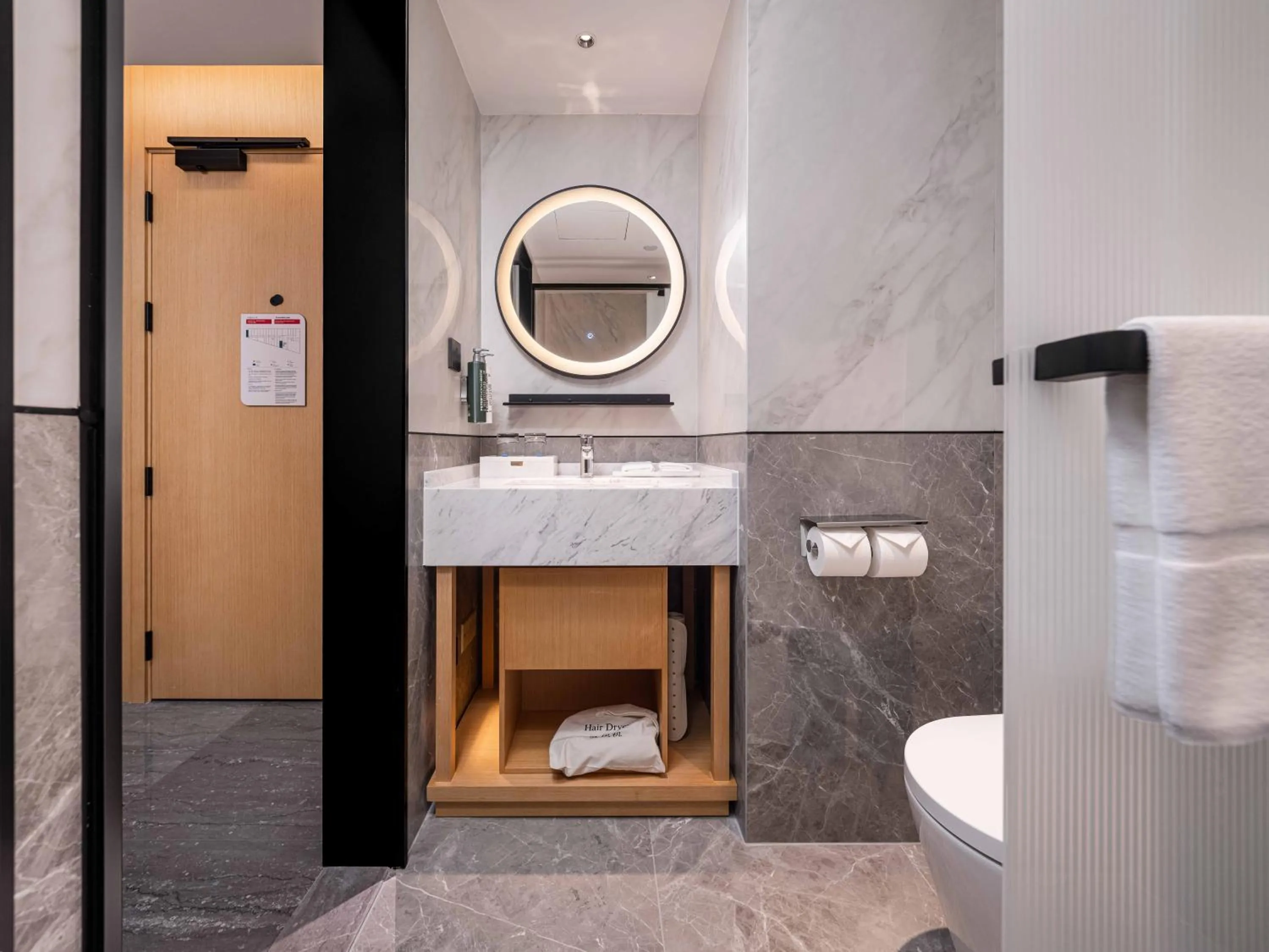 Toilet in Hilton Garden Inn Beijing Temple Of Heaven East Gate Station