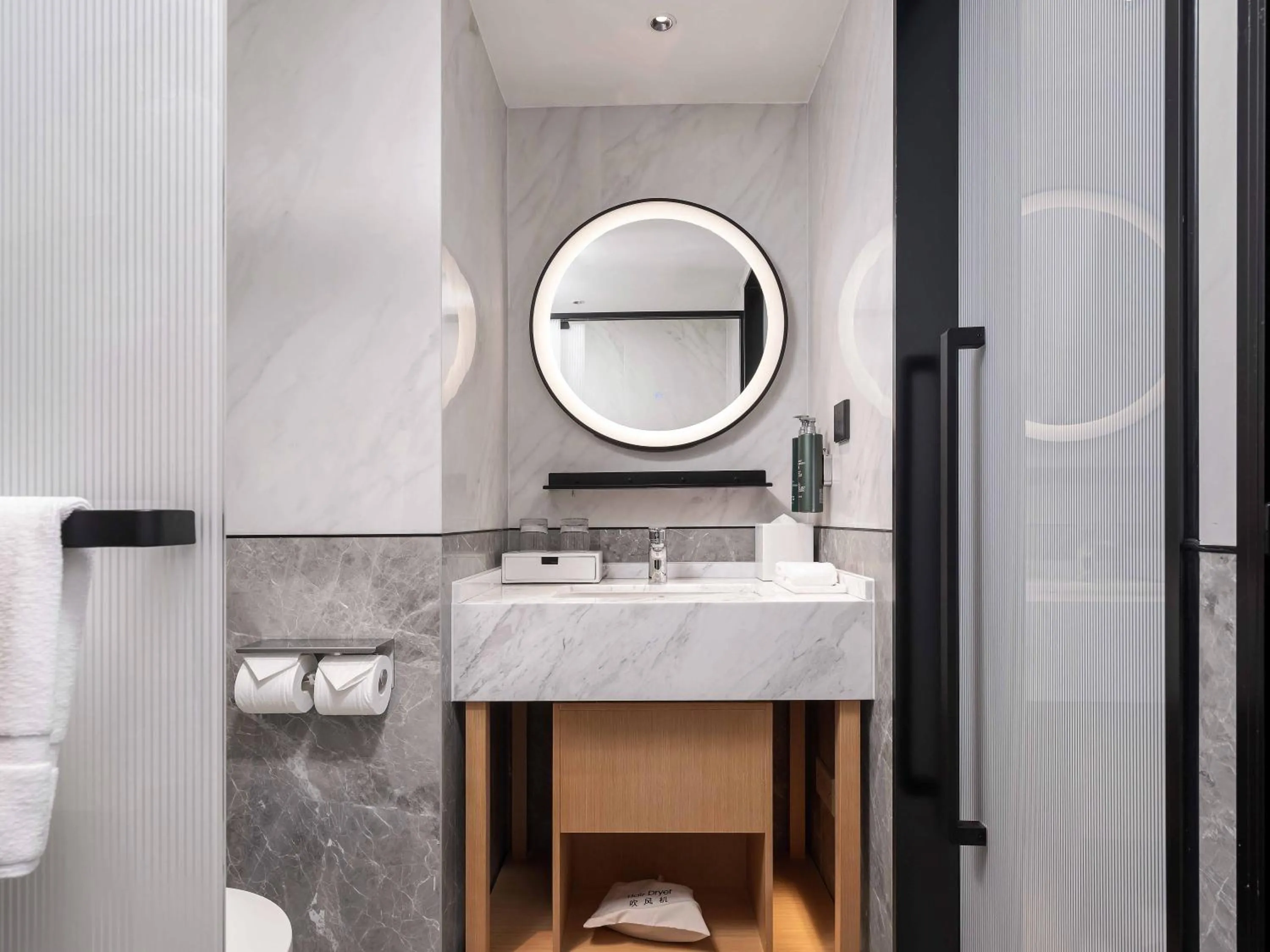 Toilet in Hilton Garden Inn Beijing Temple Of Heaven East Gate Station