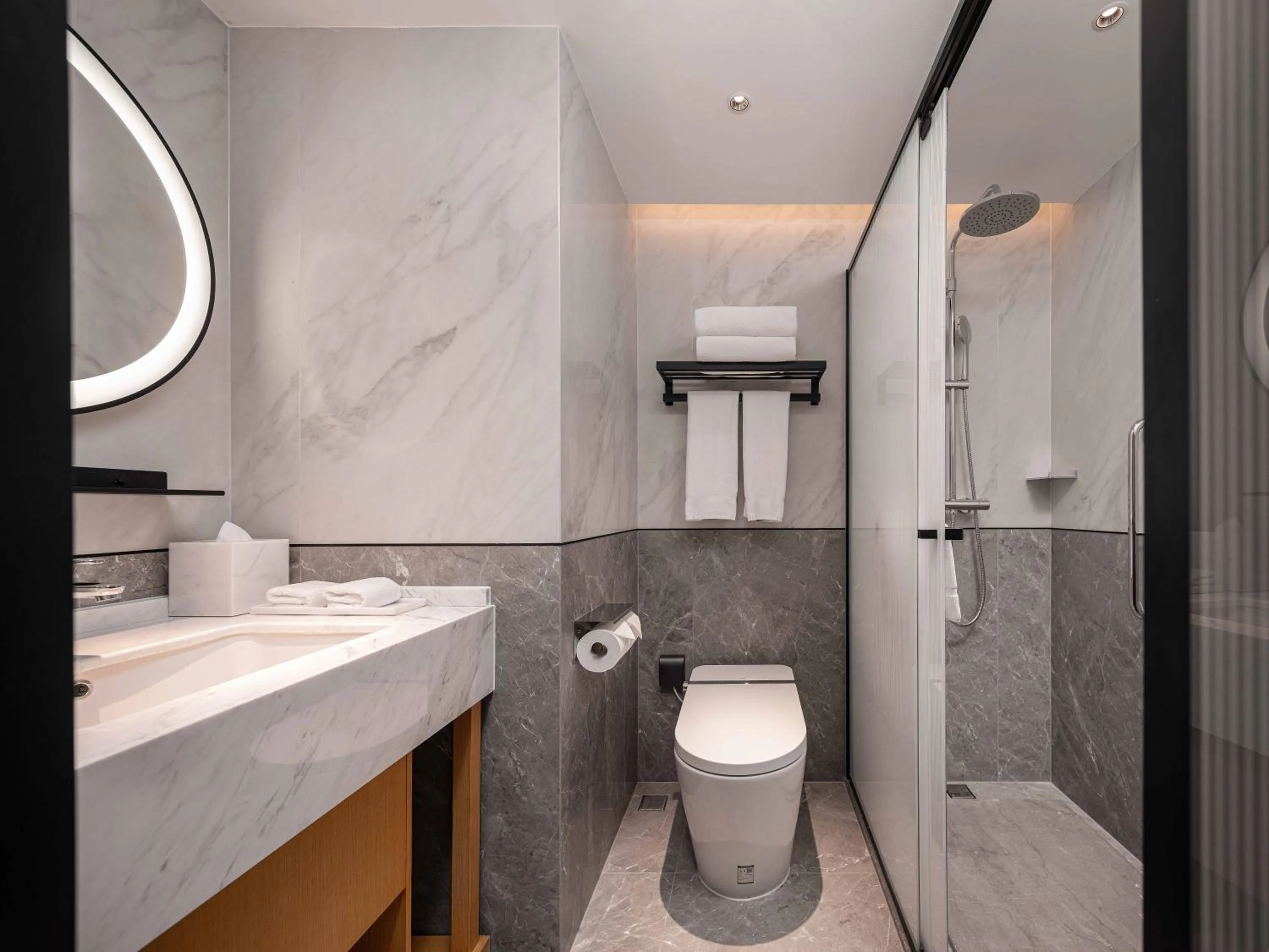 Toilet in Hilton Garden Inn Beijing Temple Of Heaven East Gate Station