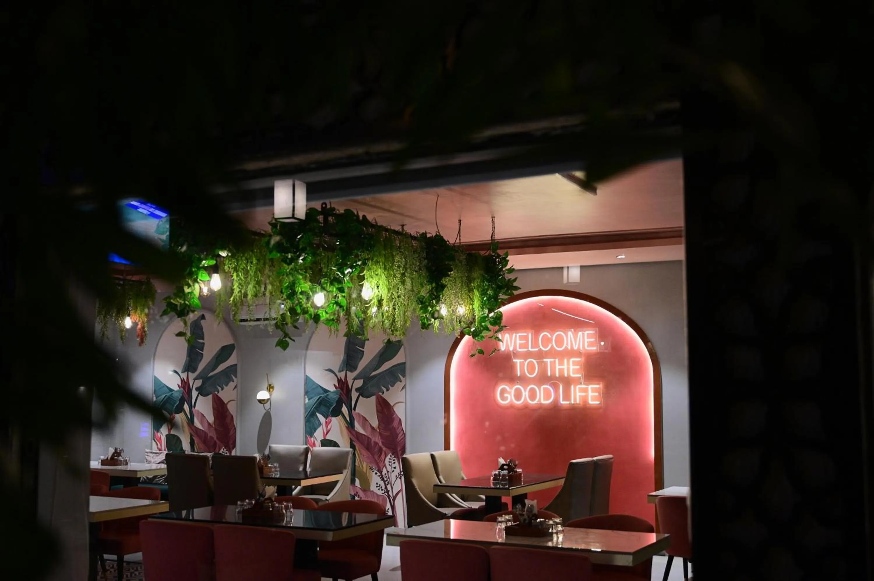 Restaurant/places to eat in The Ambassador - Hotel & Conference Center