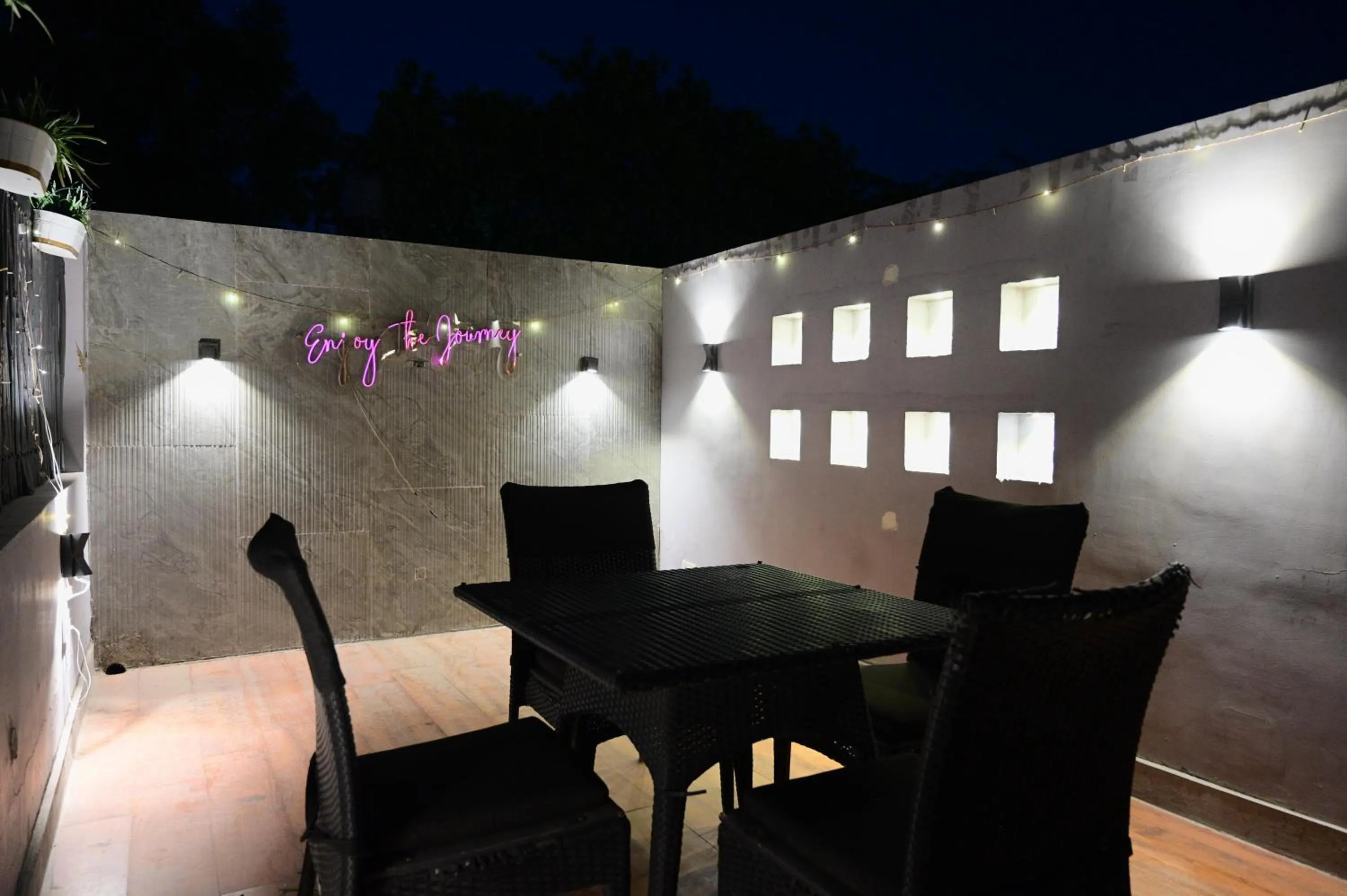 Restaurant/places to eat in The Ambassador - Hotel & Conference Center