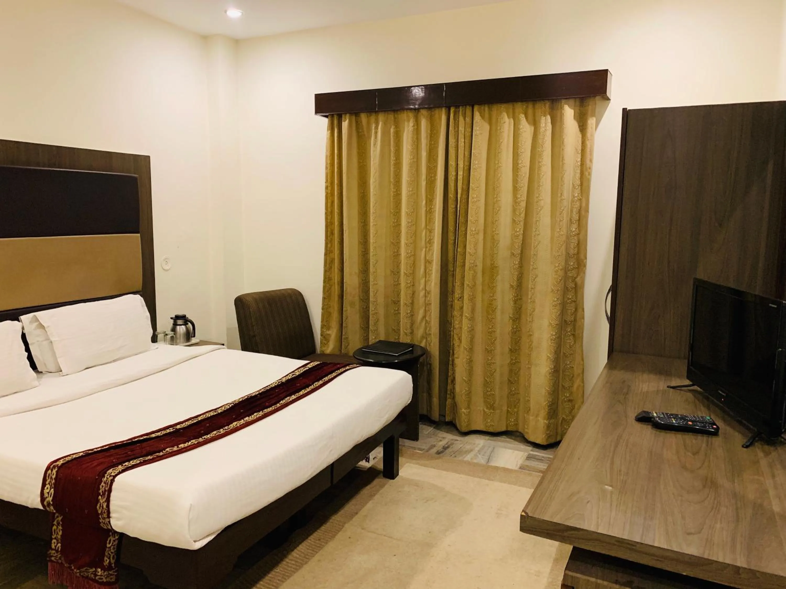 Bedroom, Bed in The Ambassador - Hotel & Conference Center