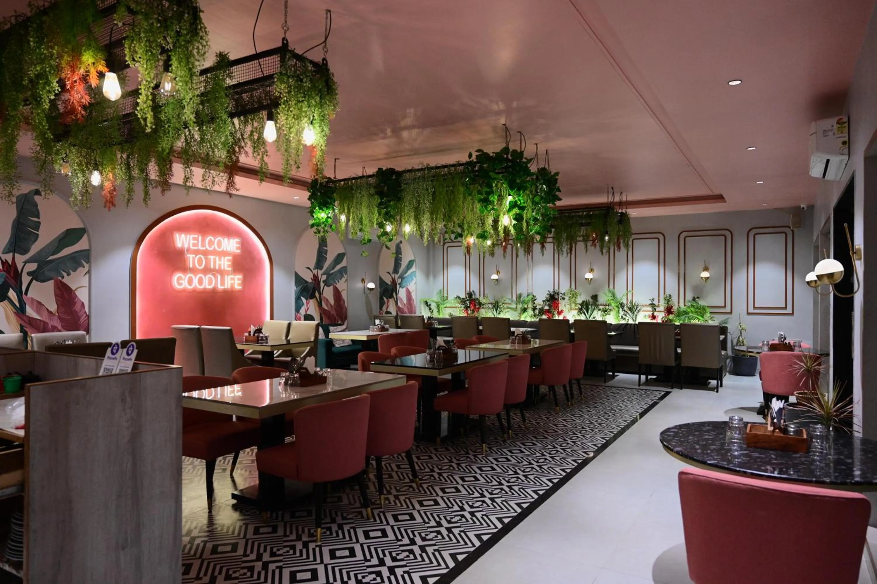 Restaurant/places to eat in The Ambassador - Hotel & Conference Center