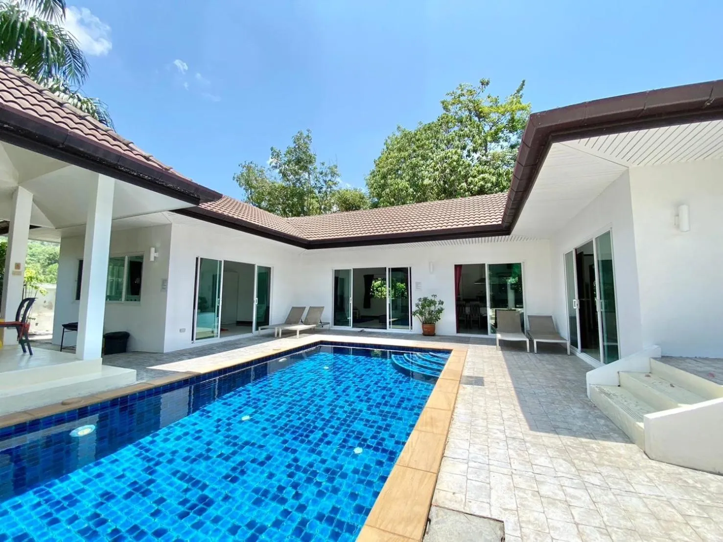 Property building in Chalong - 4 Bedroom Private Pool Villa - Phuket