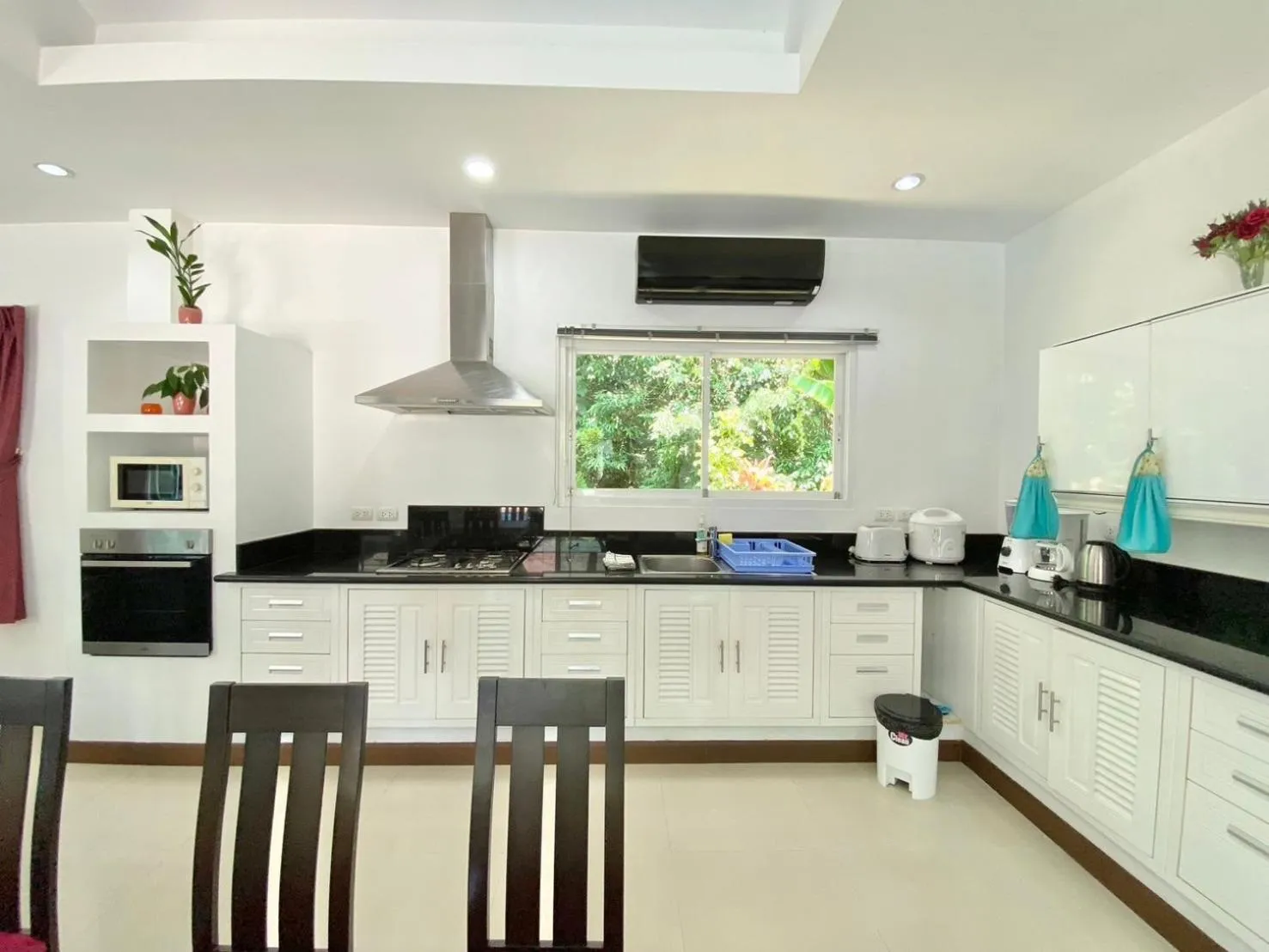 Kitchen or kitchenette in Chalong - 4 Bedroom Private Pool Villa - Phuket