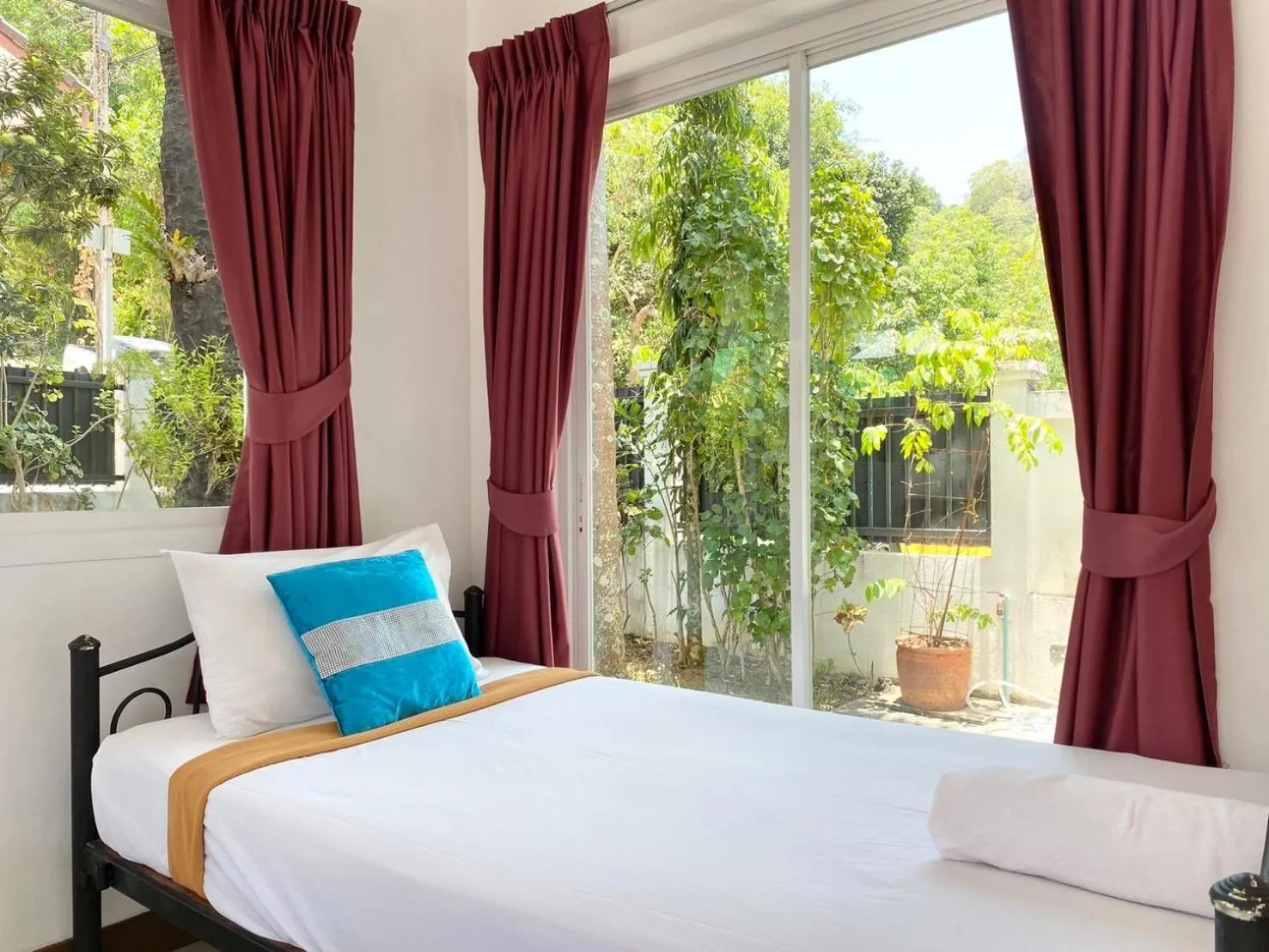 Bed in Chalong - 4 Bedroom Private Pool Villa - Phuket