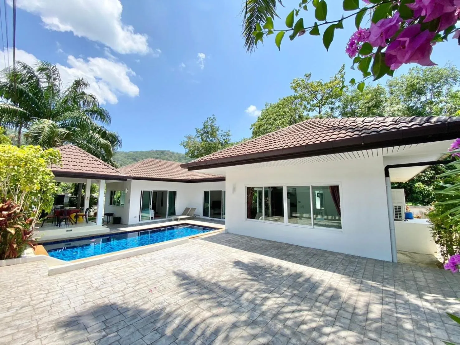 Property building in Chalong - 4 Bedroom Private Pool Villa - Phuket