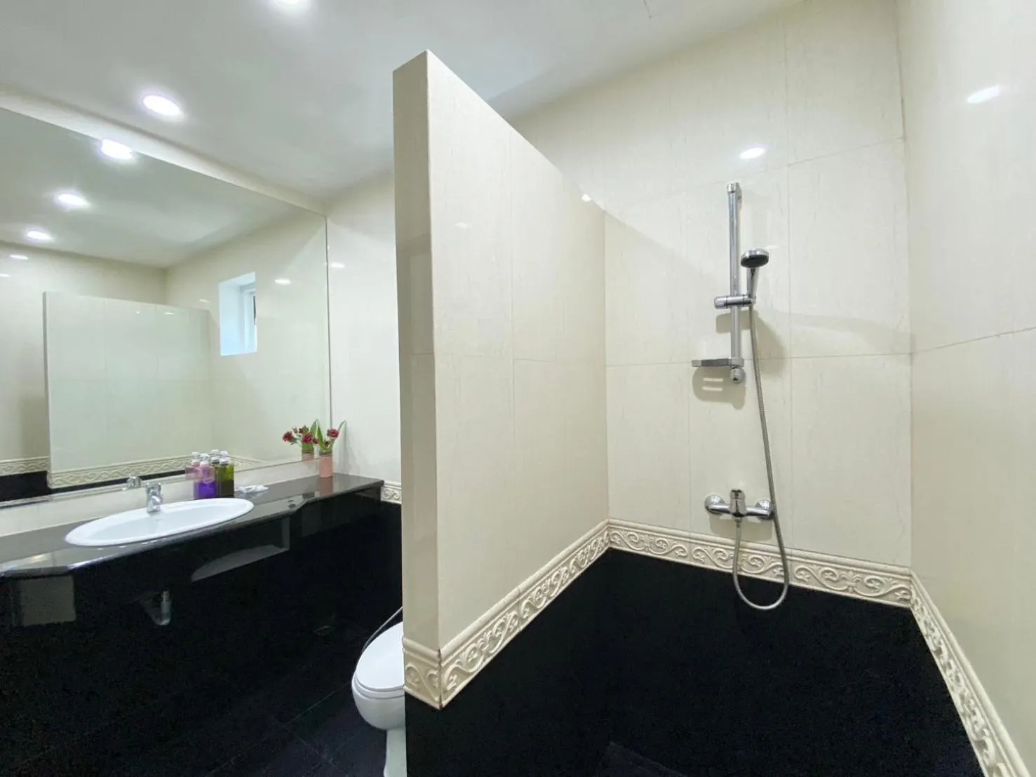 Shower in Chalong - 4 Bedroom Private Pool Villa - Phuket