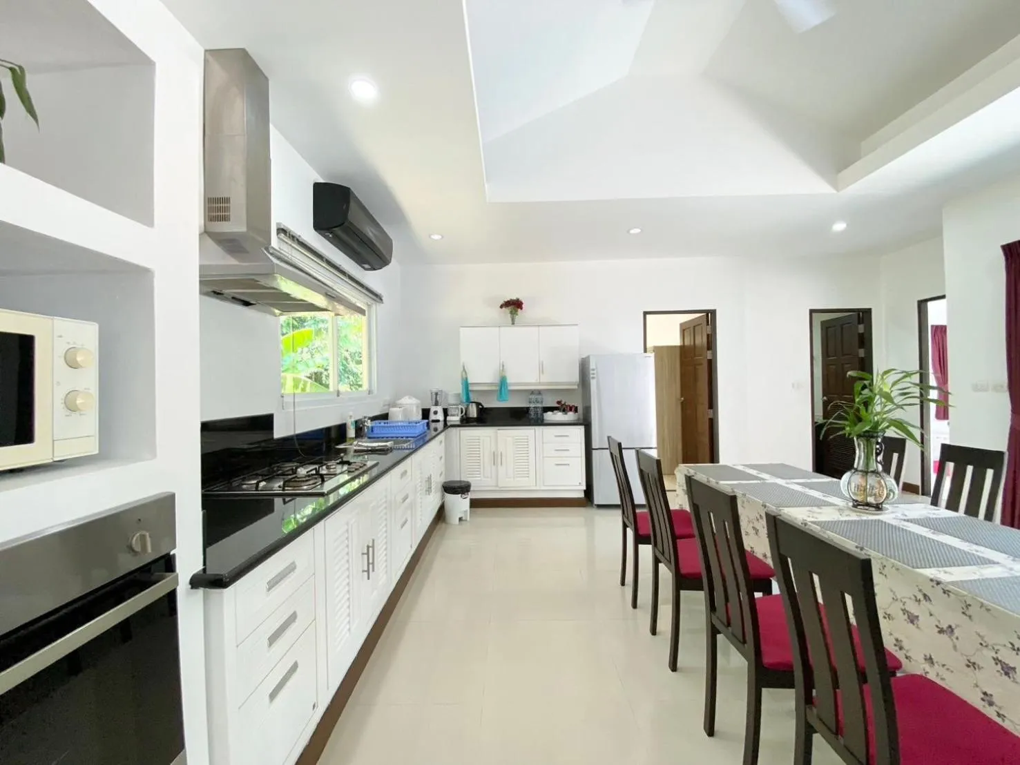 Kitchen or kitchenette in Chalong - 4 Bedroom Private Pool Villa - Phuket